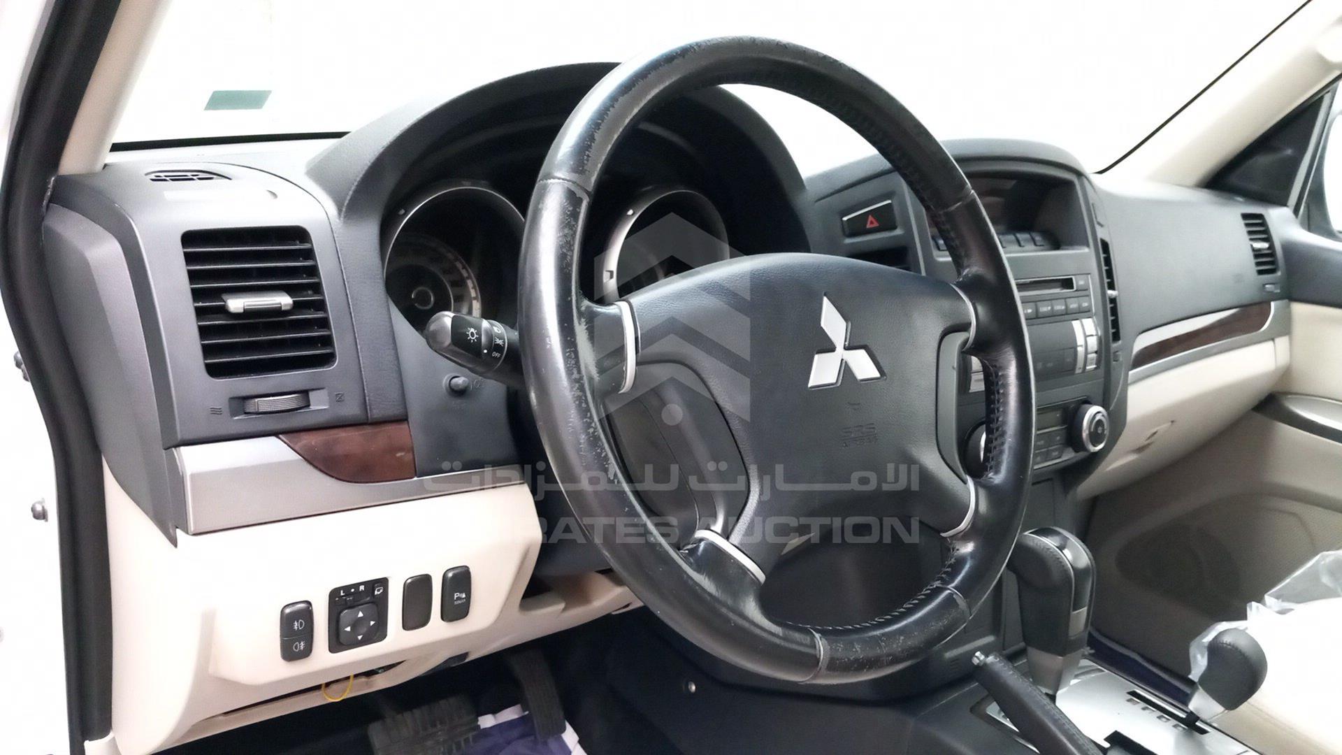 2014 MITSUBISHI PAJERO VIN: JMYLRV95WEJ707012