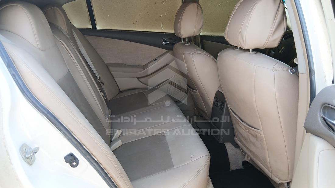 نيسان التيما 2011 — زاوية الراكب الخلفي اليمنى — صورة 21