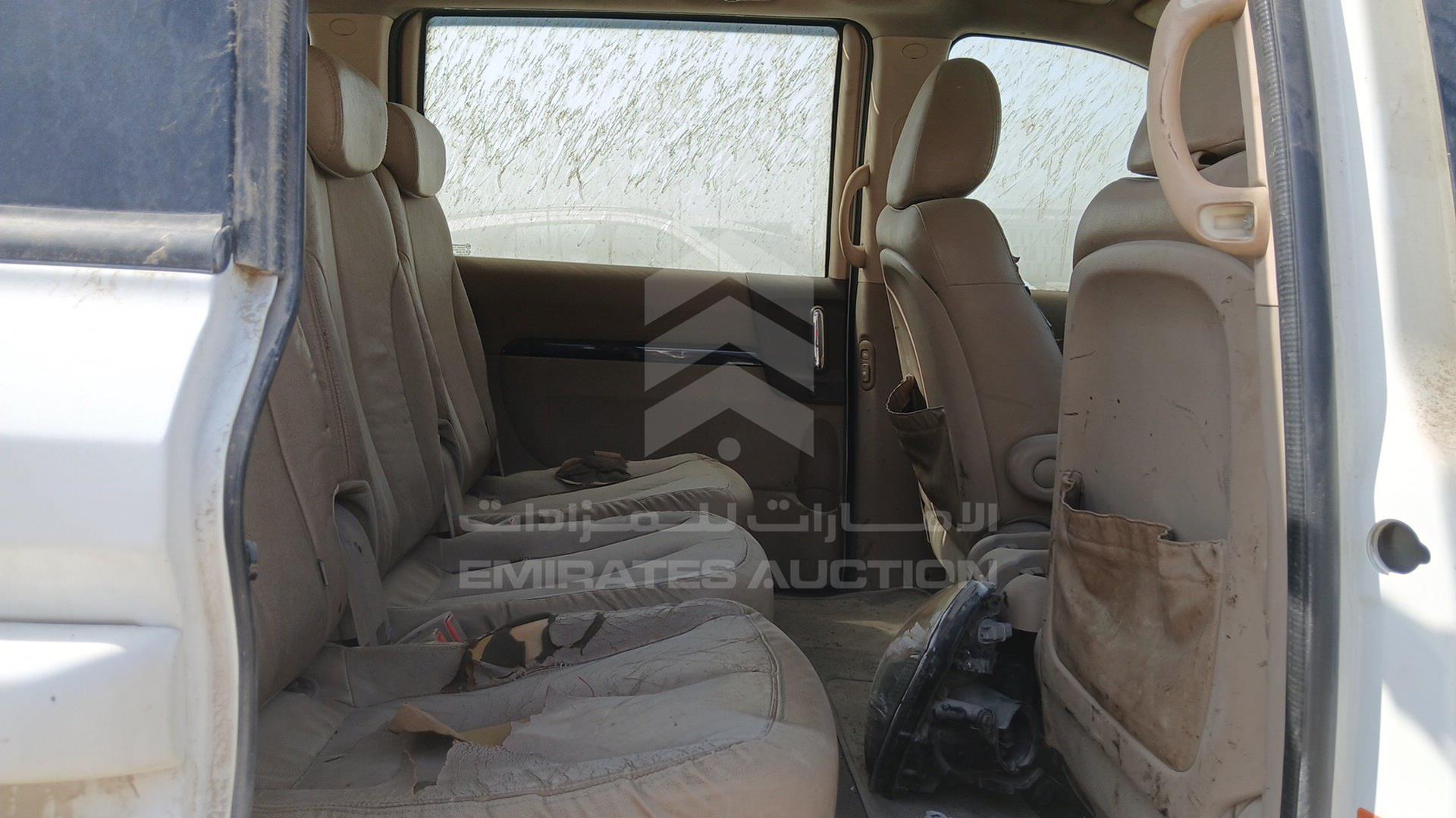 2011 KIA CARNIVAL VIN: KNAMH8176B6368474