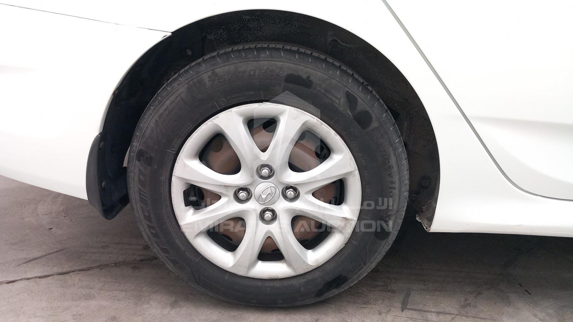 2015 HYUNDAI ACCENT VIN: KMHCT41BXFU710449