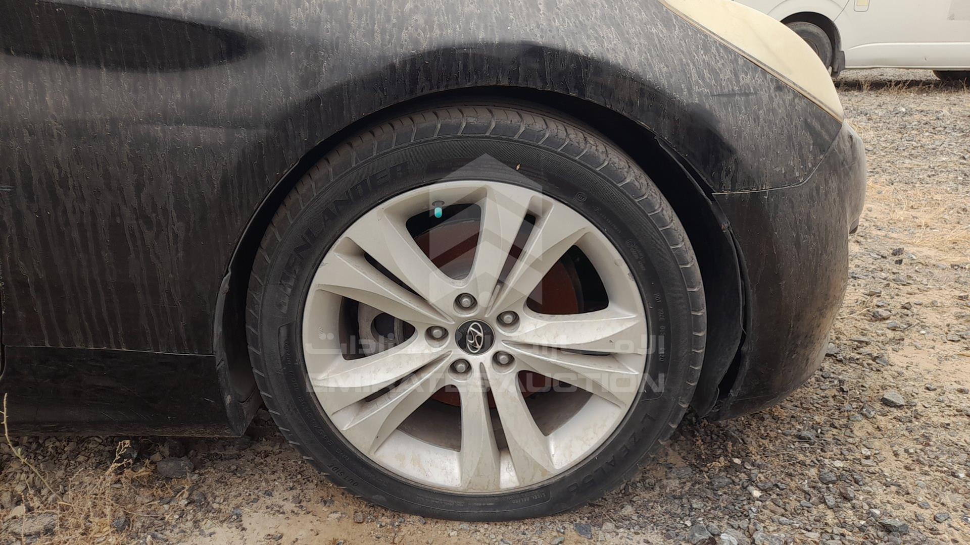 2009 HYUNDAI GENESIS VIN: KMHHT61DP9U003074