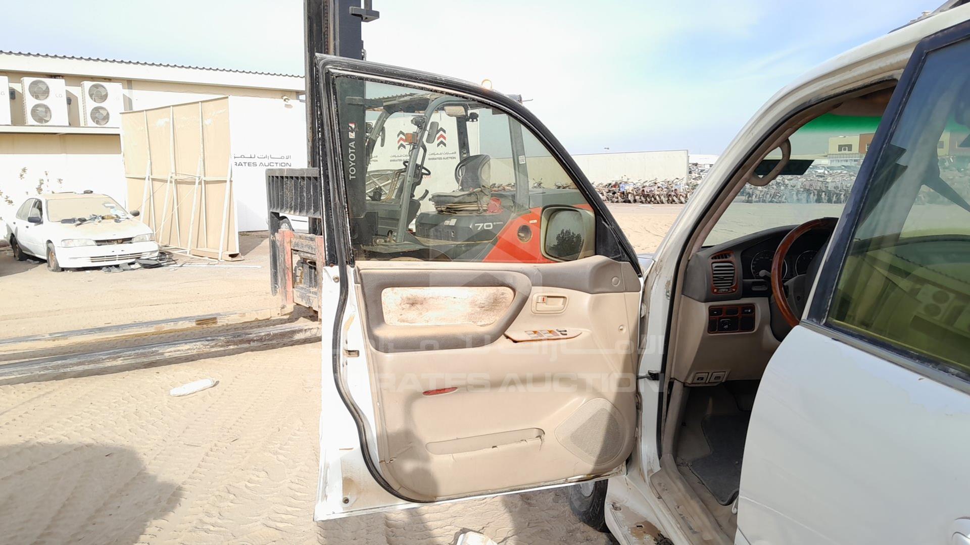 2006 TOYOTA LAND CRUISER VIN: JTEHJ09JX65132086