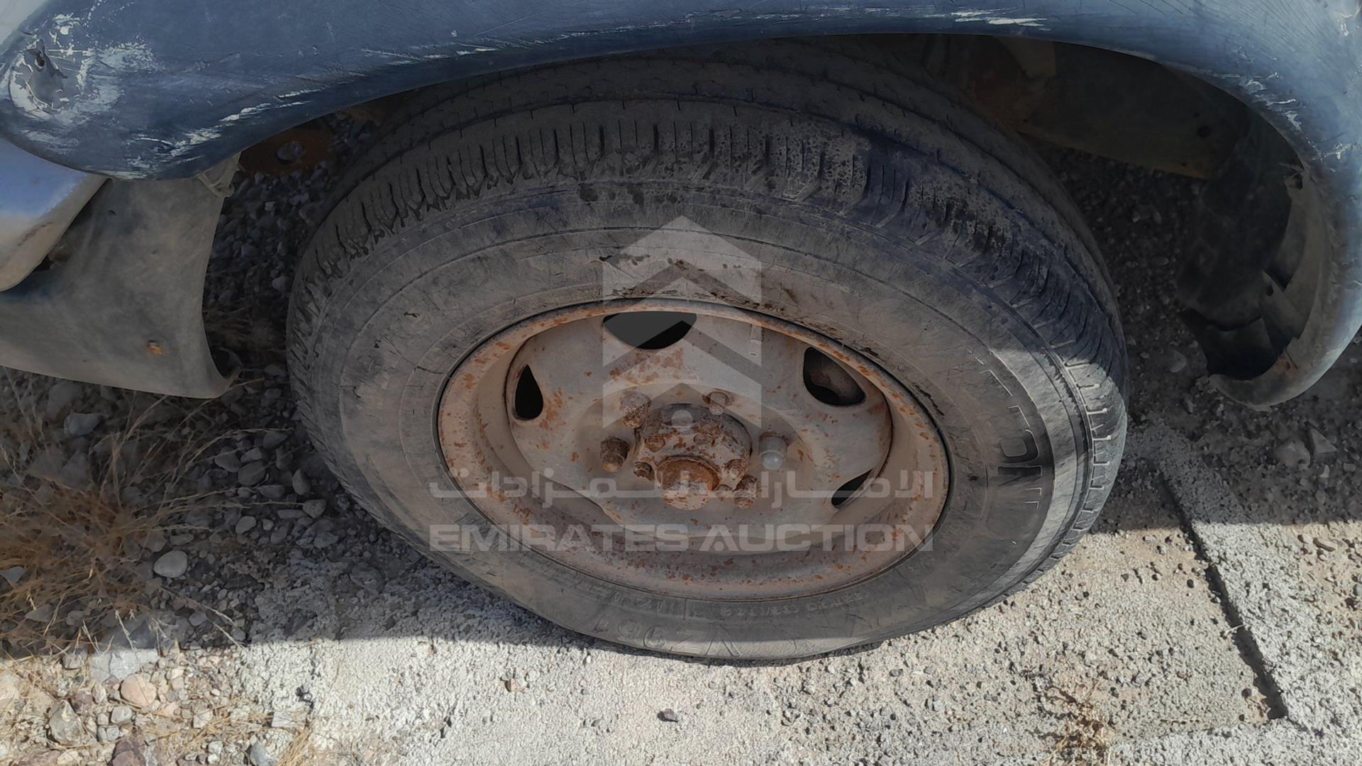 2001 NISSAN 2400 VIN: JN6DD22Y51X000201