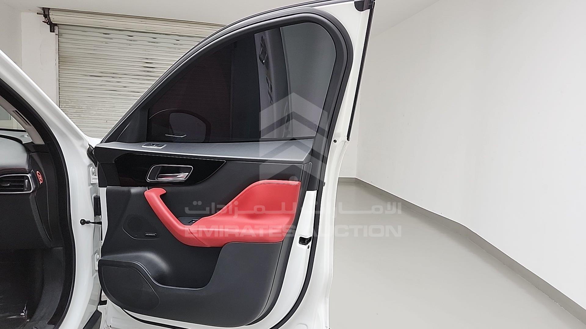 2018 JAGUAR F-PACE VIN: SADCA2BX3JA320008