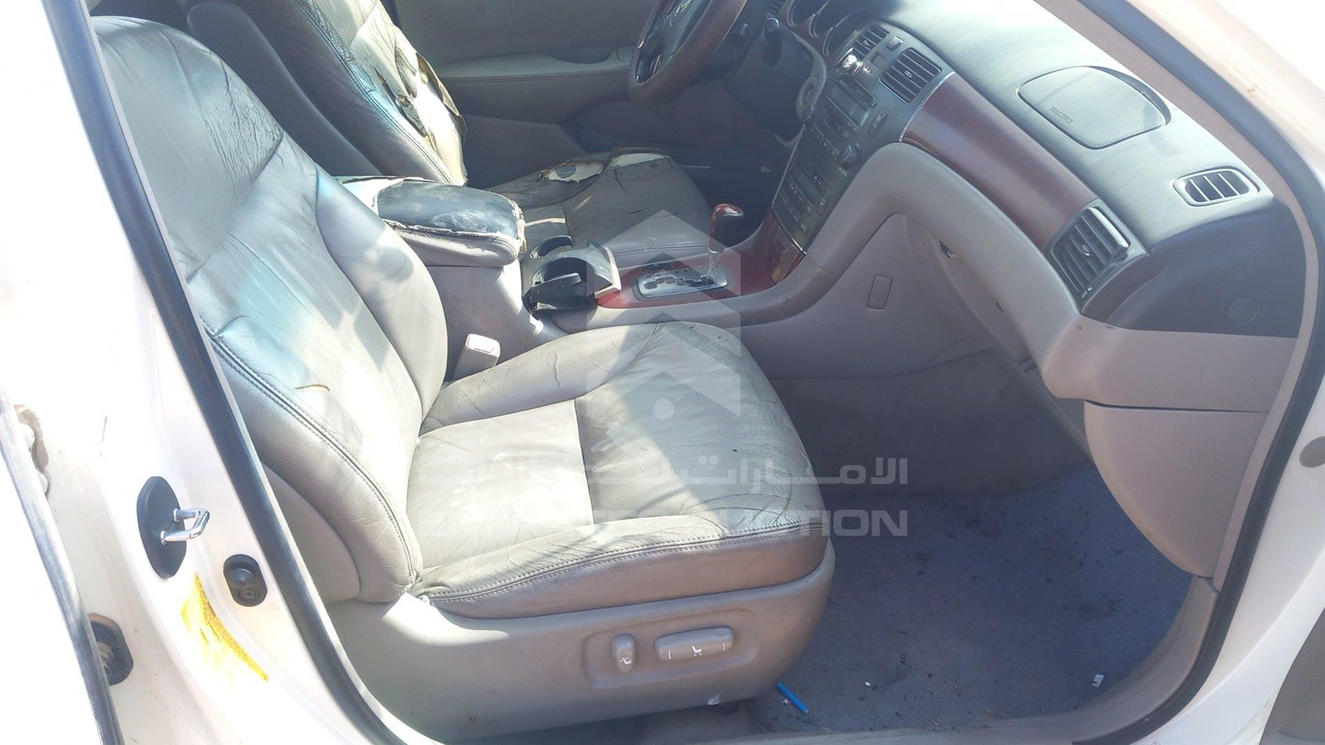 2004 LEXUS ES 330 VIN: JTHBA30GX40014030