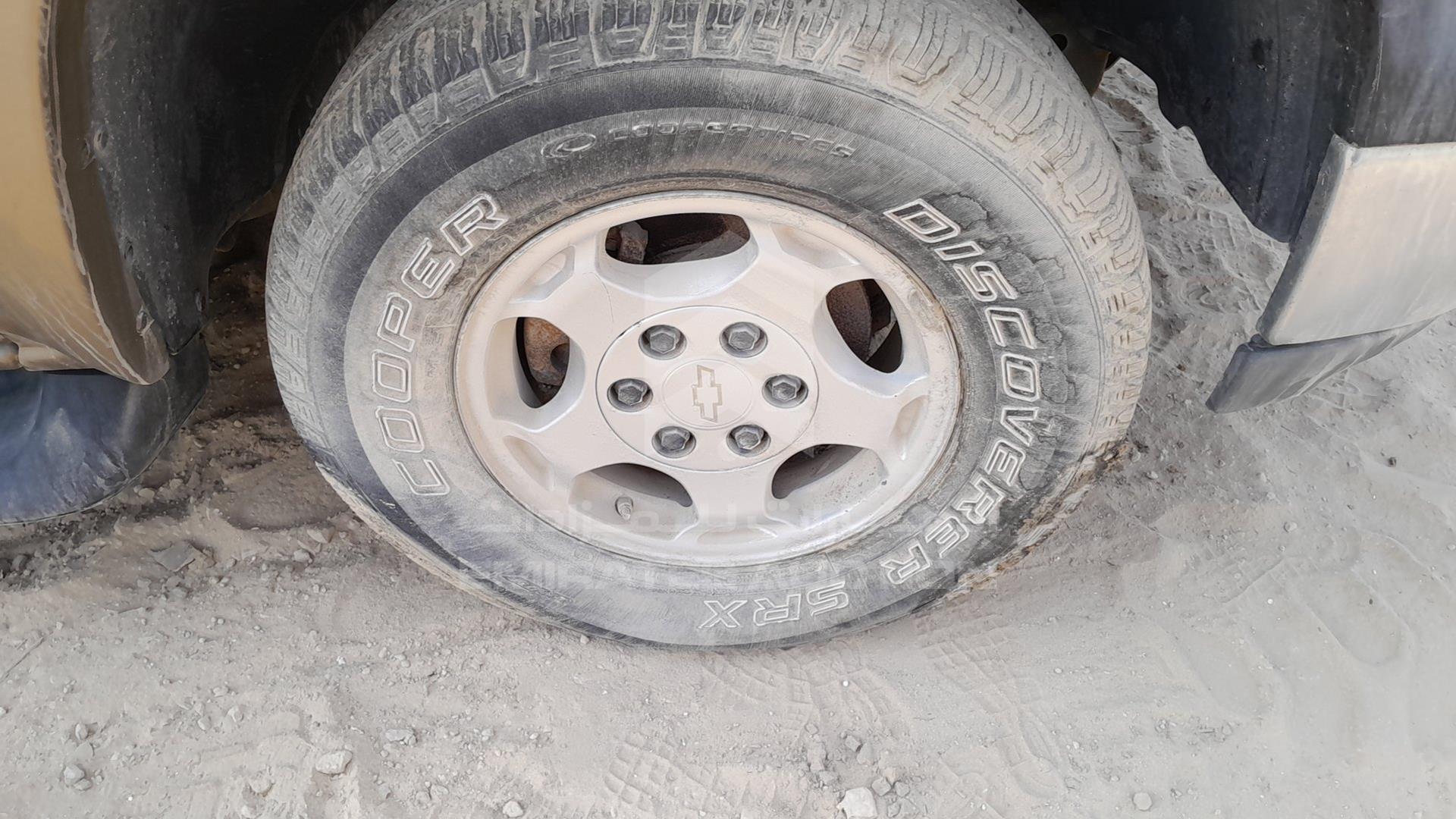 2004 CHEVROLET TAHOE VIN: 1GNEK13T44J123142