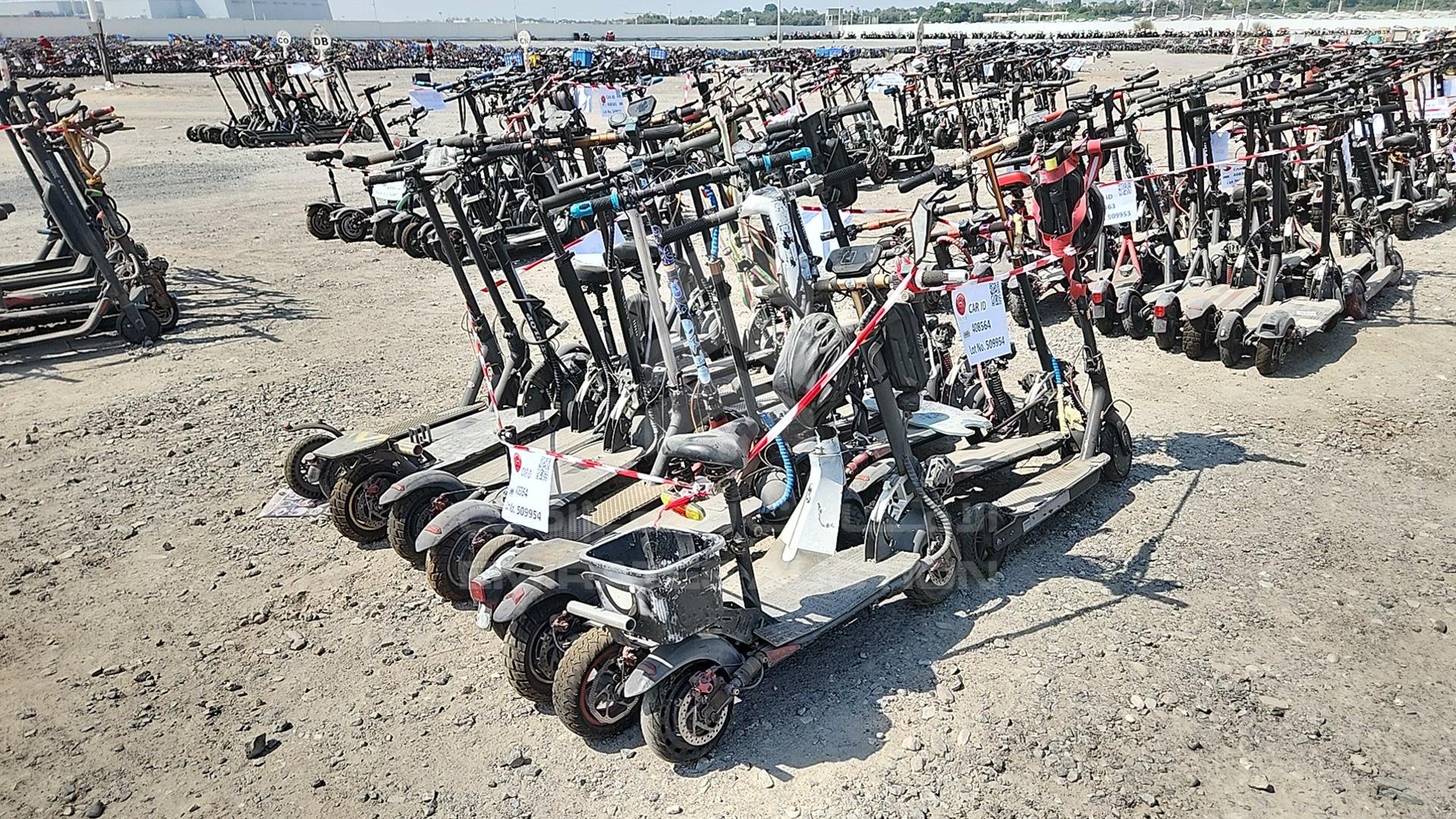 0 UNDEFINED 20 ELECTRIC SCOOTER VIN: YY01LY01240402368