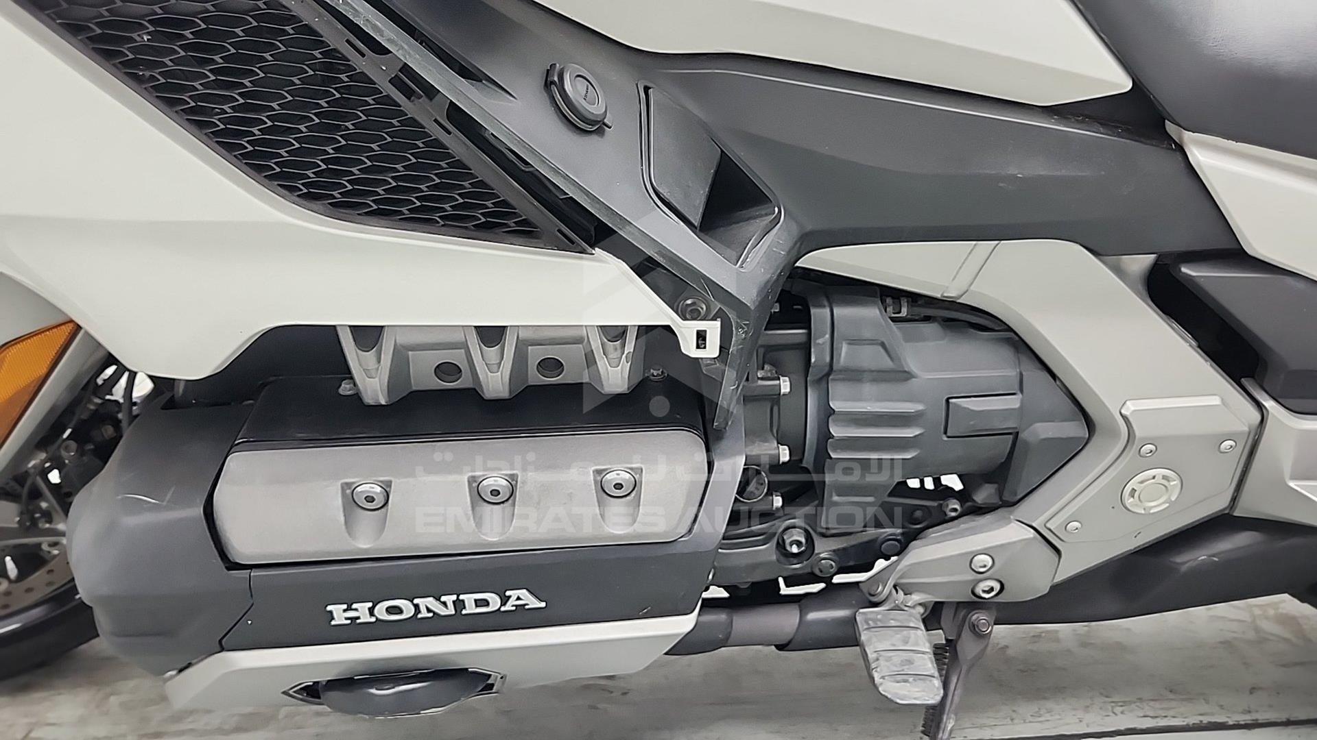 2018 HONDA GL 1800 VIN: JH2SC7959JK003144