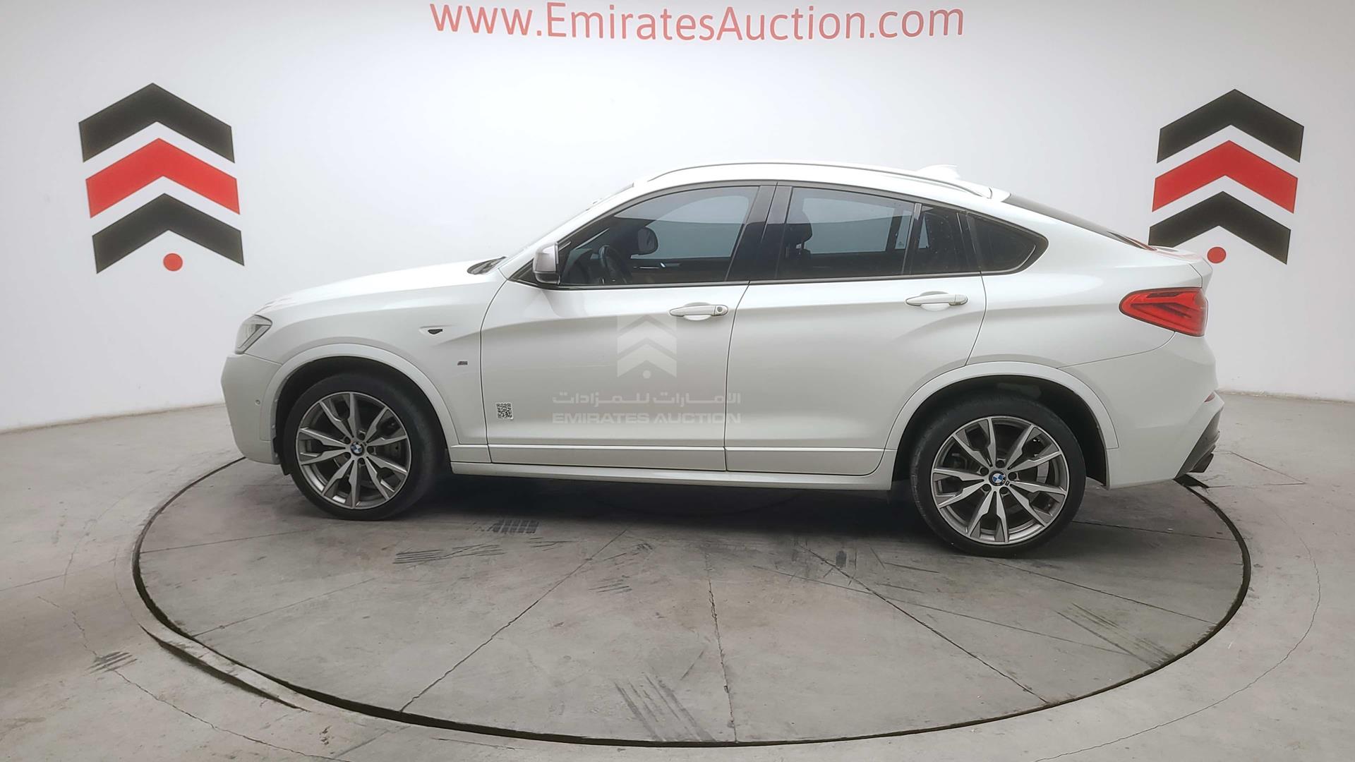 2018 BMW X4 VIN: WBAXW7102J0Y57164