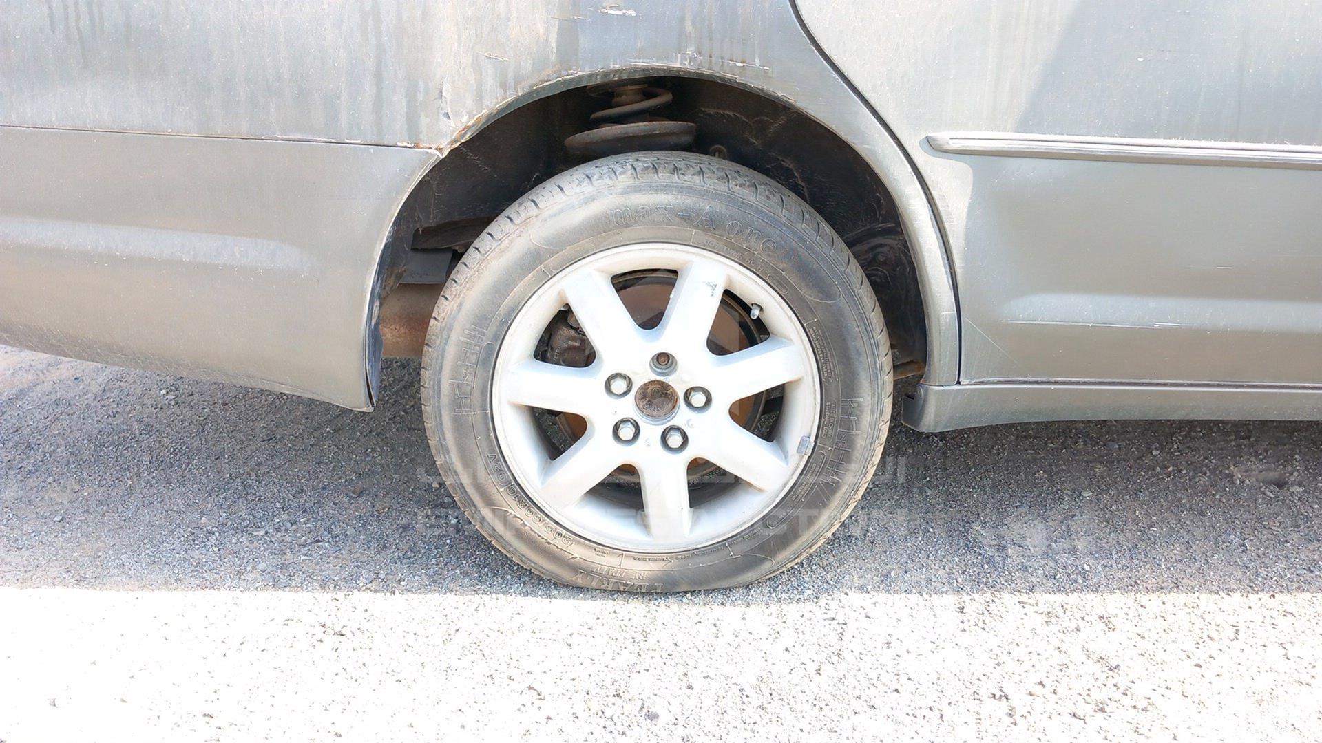 2000 TOYOTA AVALON VIN: 4T1BF28B8YU055952