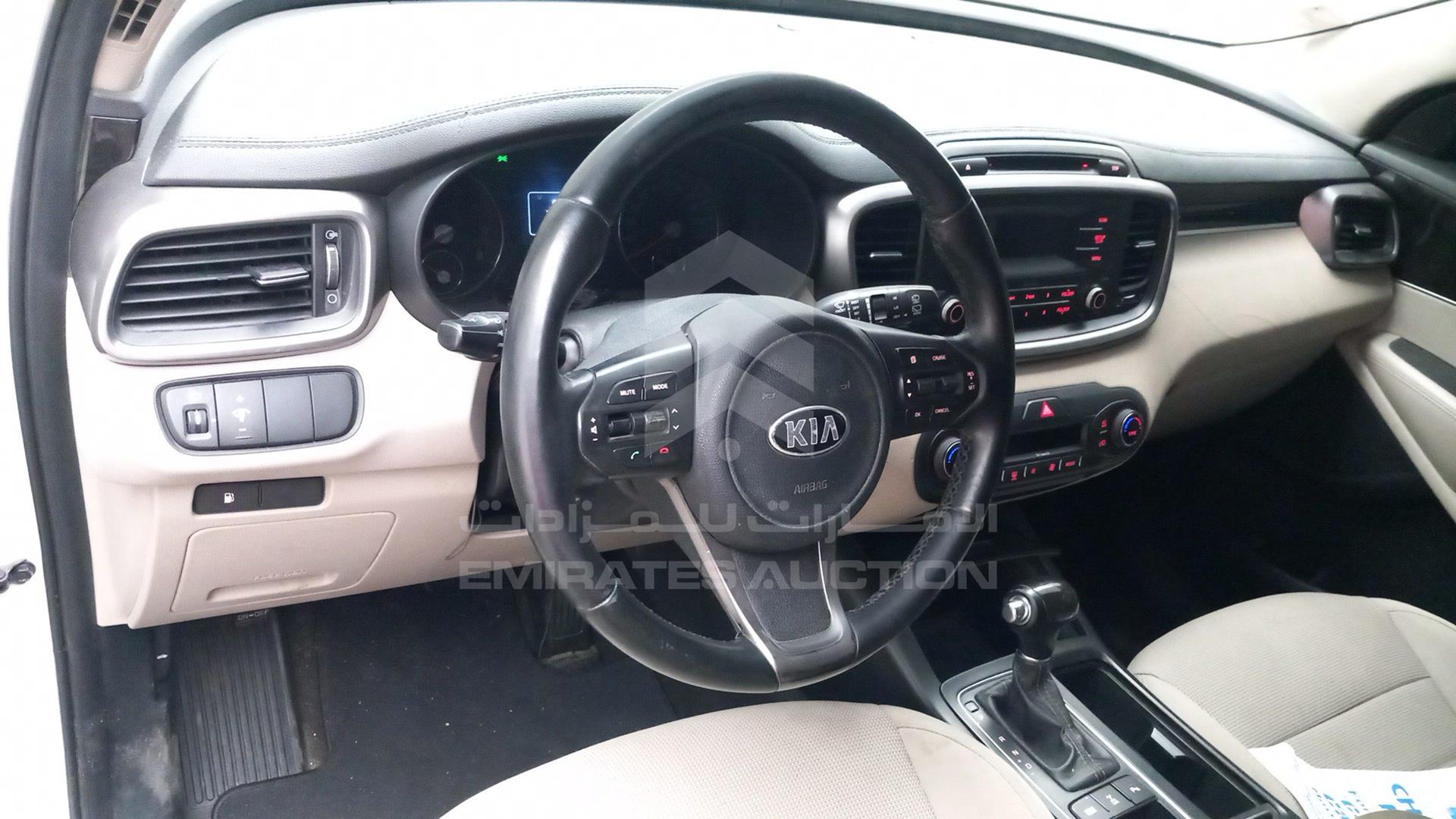 2016 KIA SORENTO VIN: KNAPH8147G5100839
