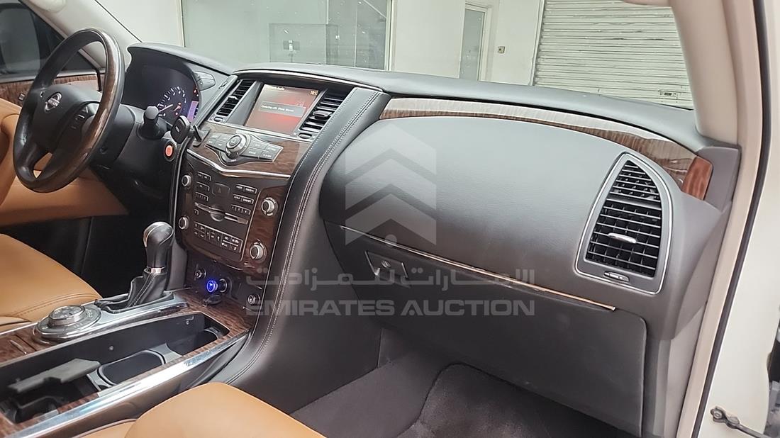 نيسان باترول 2014 — زاوية واجهة الراكب الأمامي الأيمن — صورة 31