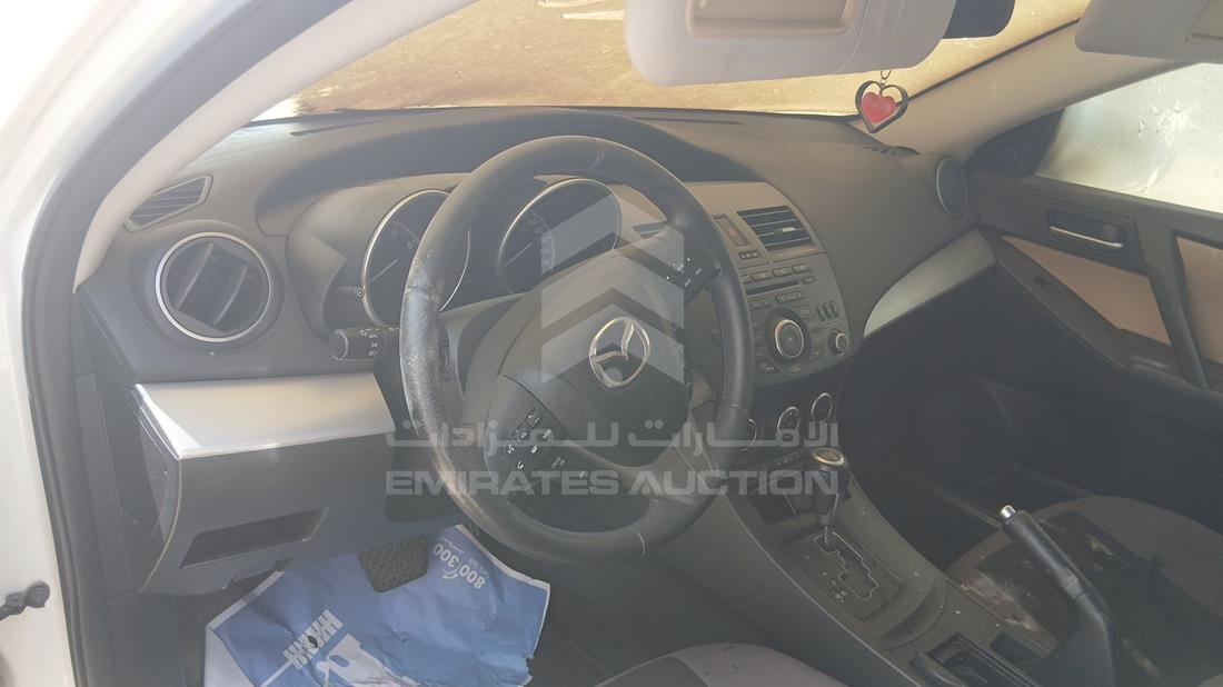 مازدا 3 2013 — زاوية الواجهة الكاملة — صورة 15