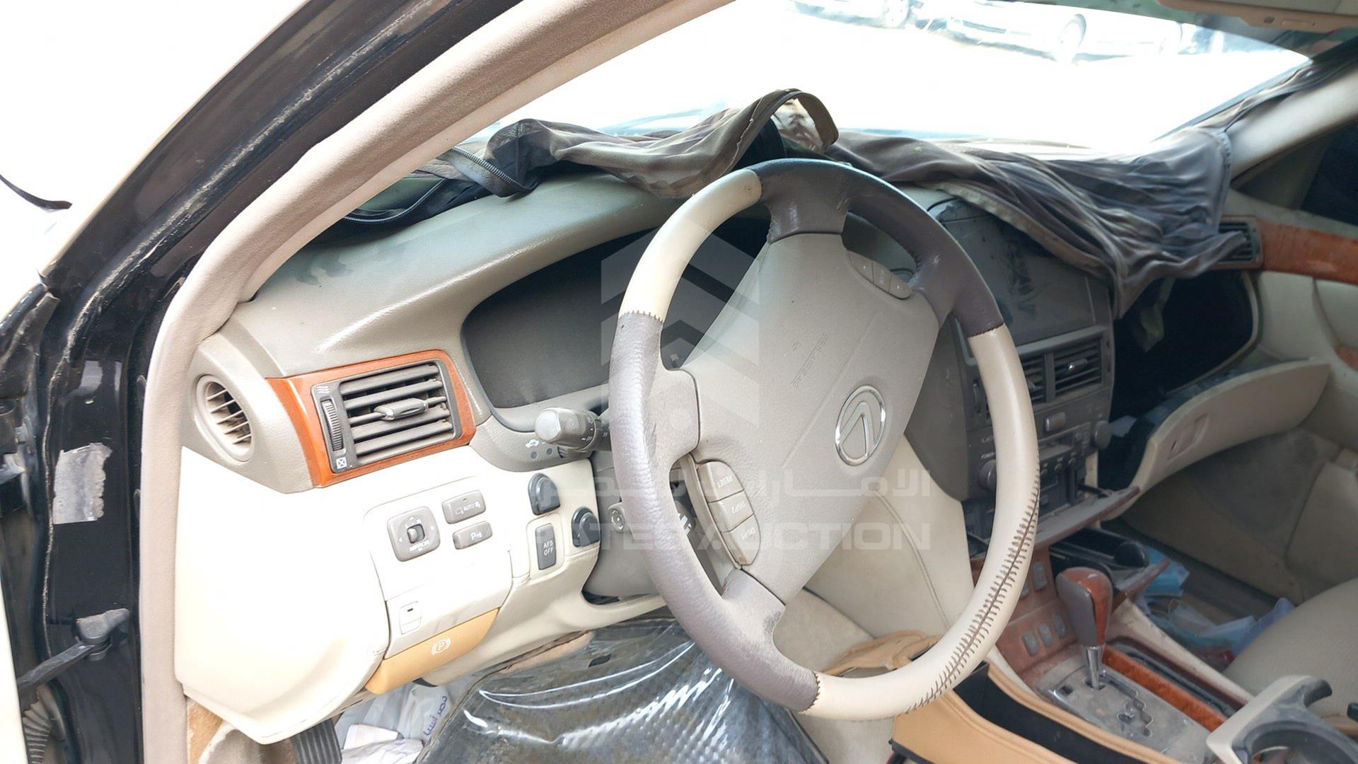 2004 LEXUS LS 430 VIN: JTHBN36F040128217