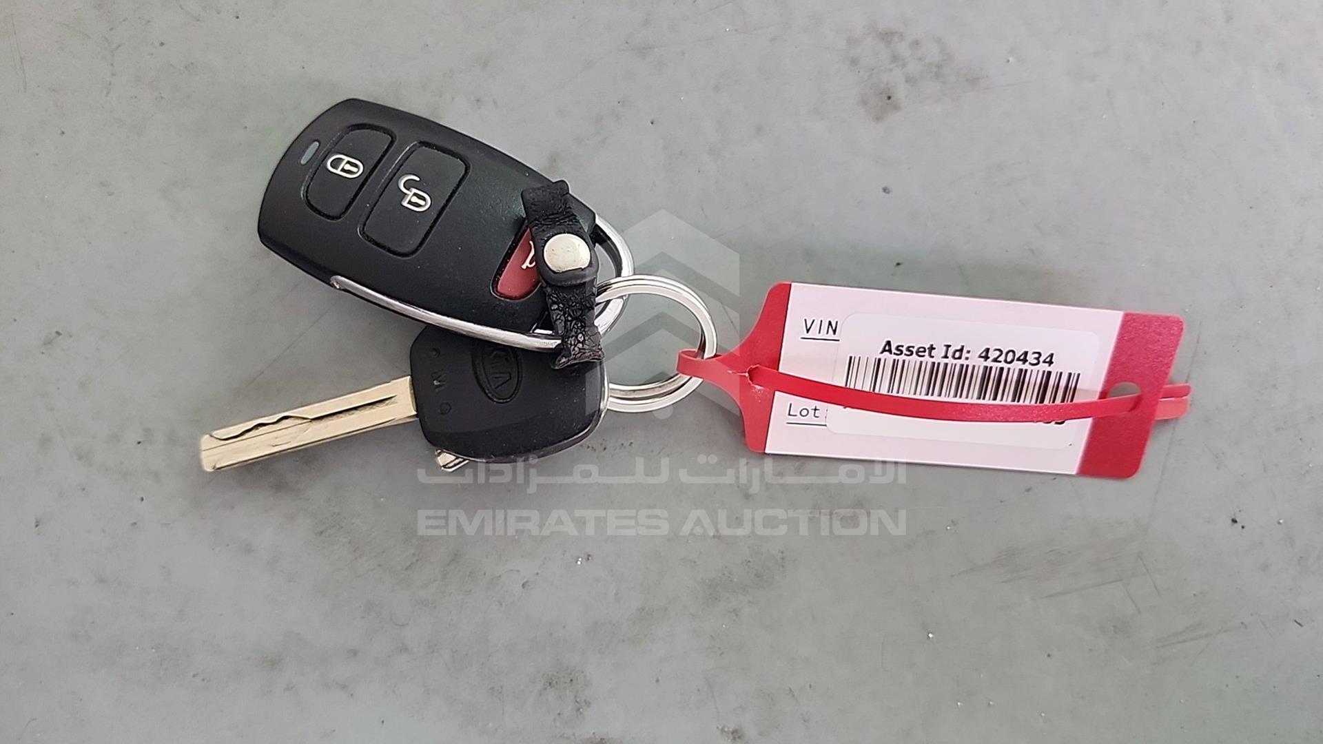 2015 KIA MOHAVE VIN: KNAKM8116F5127685