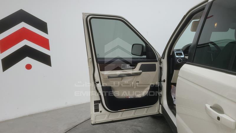 SALLSAAE4AA233314 Auction: EmiratesAuction Lot: 409182 SALLSAAE4AA233314 Range Rover Sport 2010 BLACK Photo 16