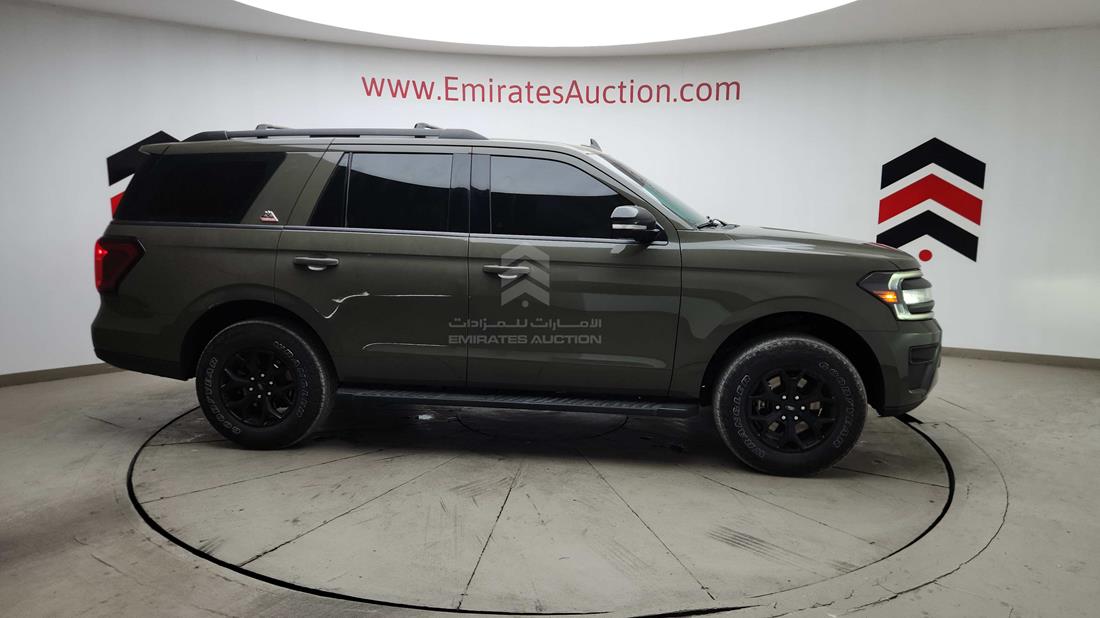 2024 Ford Expedition — Right Full View — Photo 40