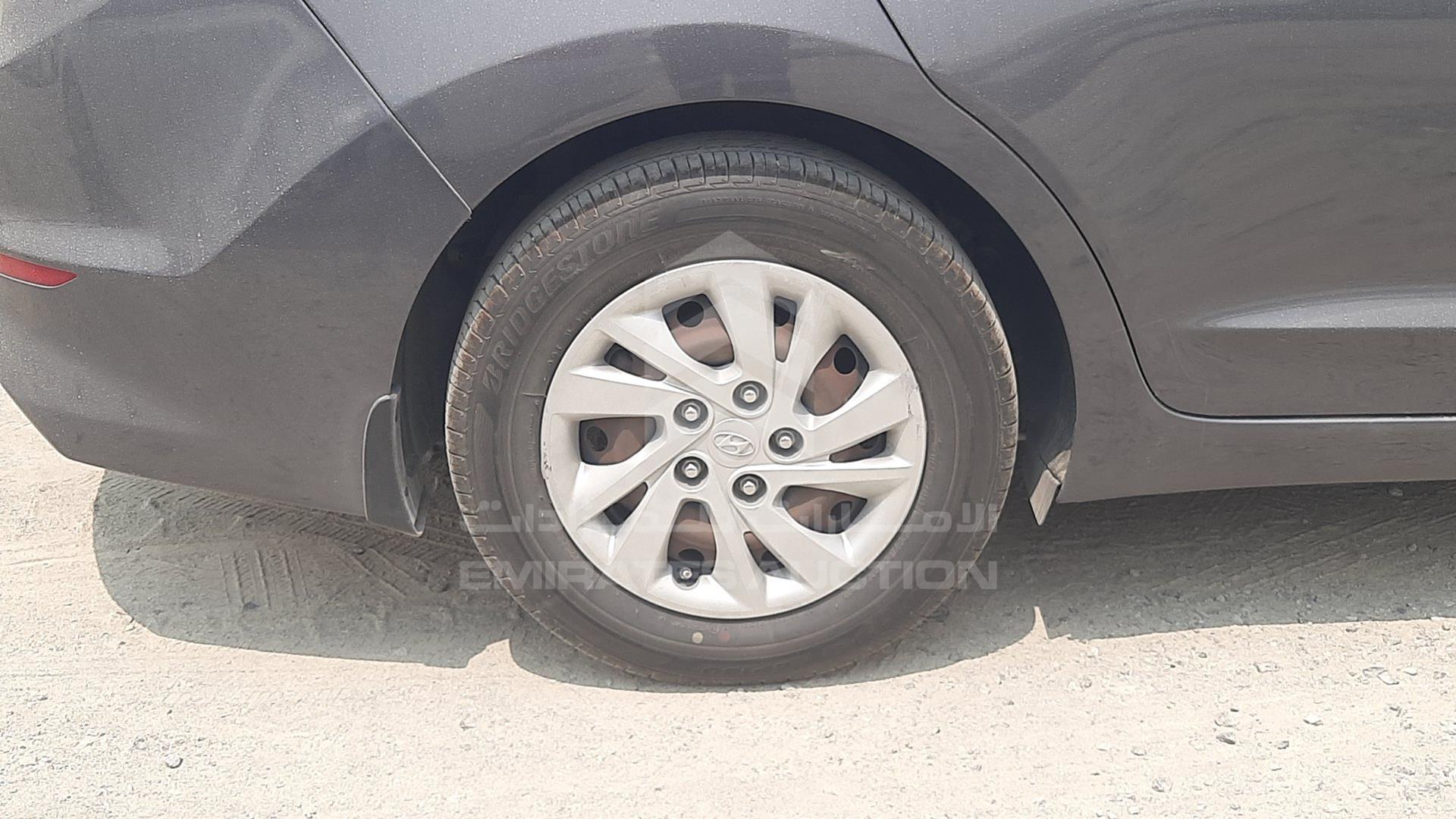 2017 HYUNDAI ELANTRA VIN: KMHD741C5HU128330