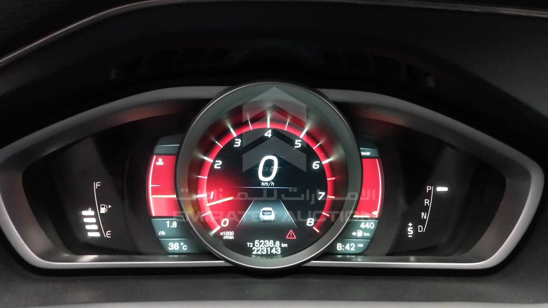 2014 VOLVO V40 VIN: YV1635MV8E2123328