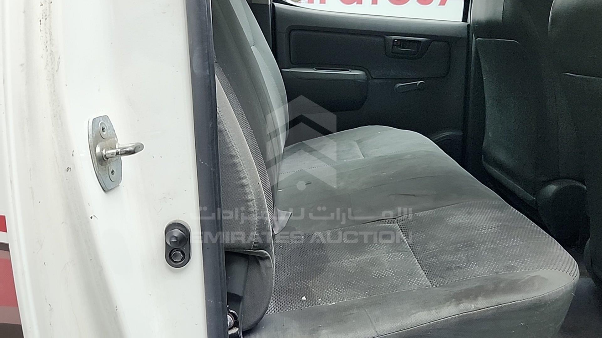 2014 TOYOTA HILUX VIN: MR0EX12G4E2349869
