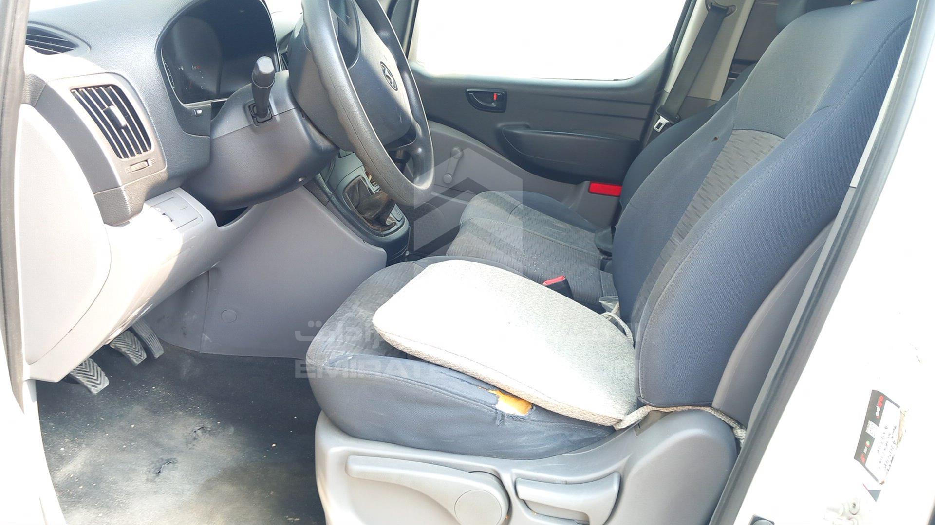 2013 HYUNDAI H1 VIN: KMHWG81R6DU548337
