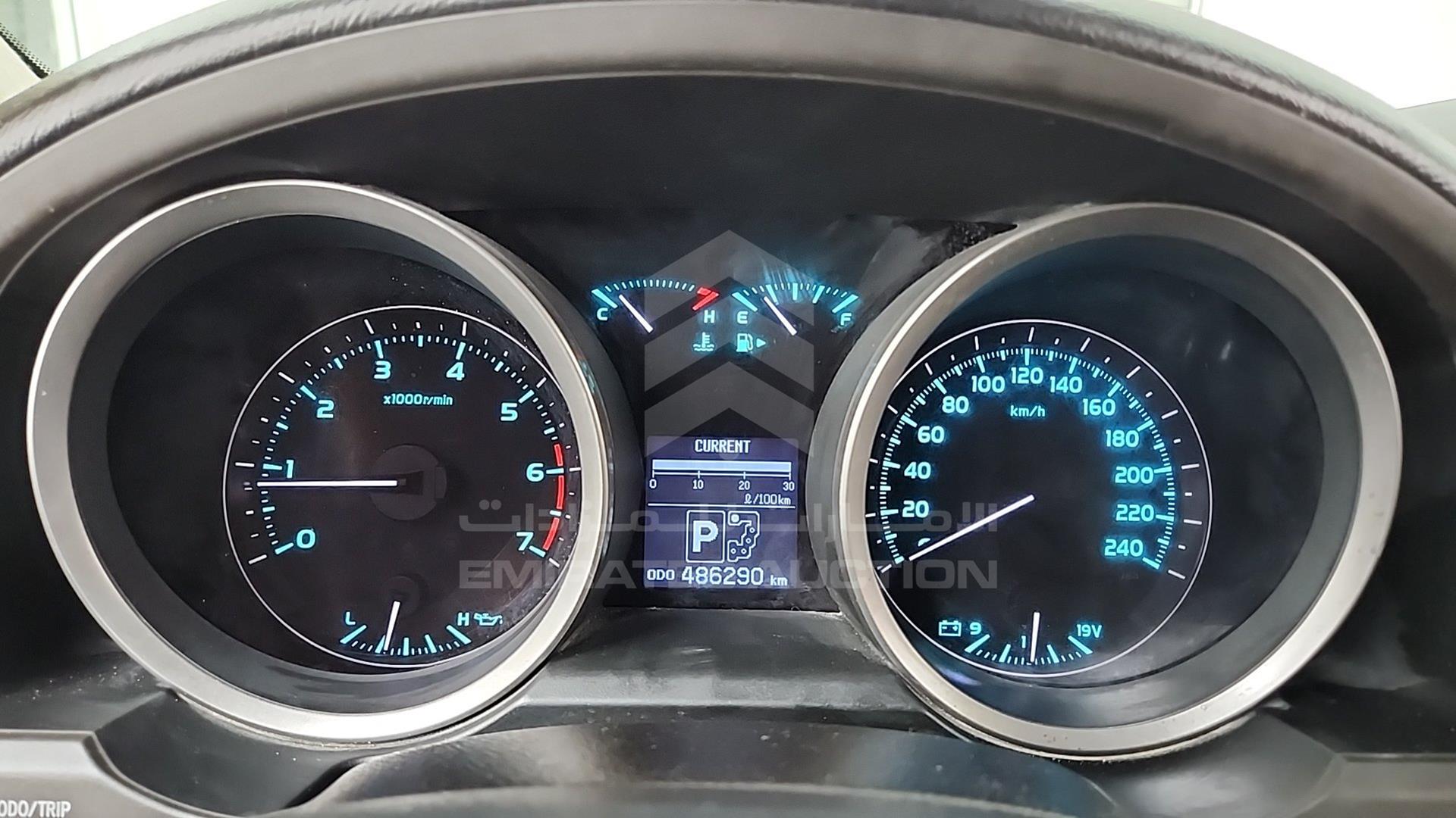 2011 TOYOTA LAND CRUISER VIN: JTMHT05J0B4039615