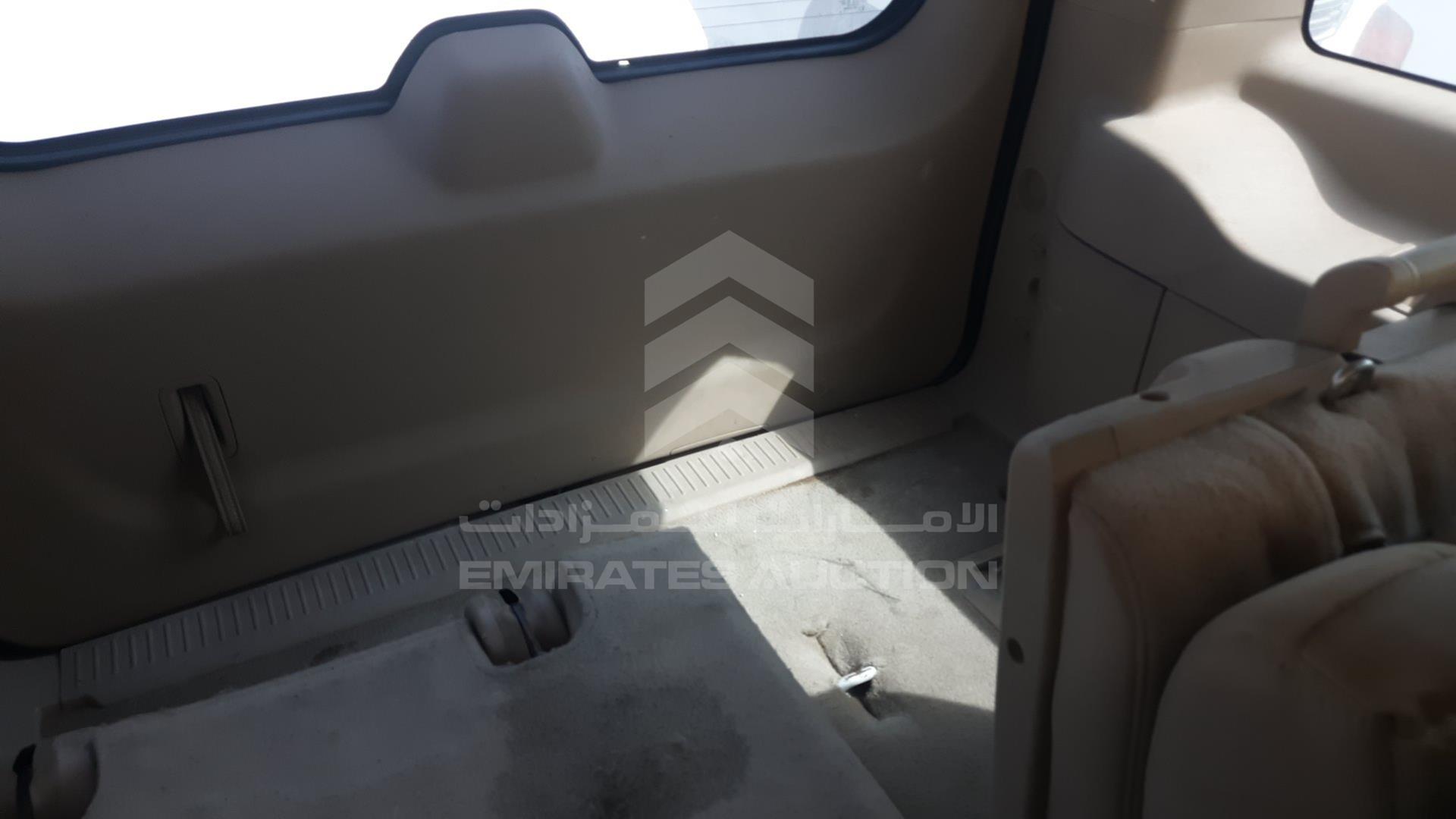 2010 CHEVROLET TAHOE VIN: 1GNUKAE02AR264285