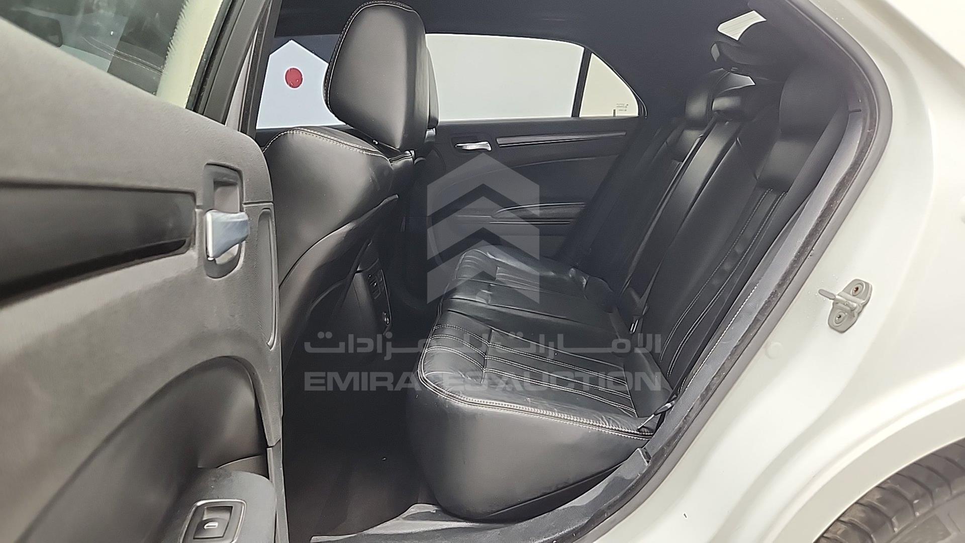 2013 CHRYSLER 300 VIN: 2C3CCABG4DH528845