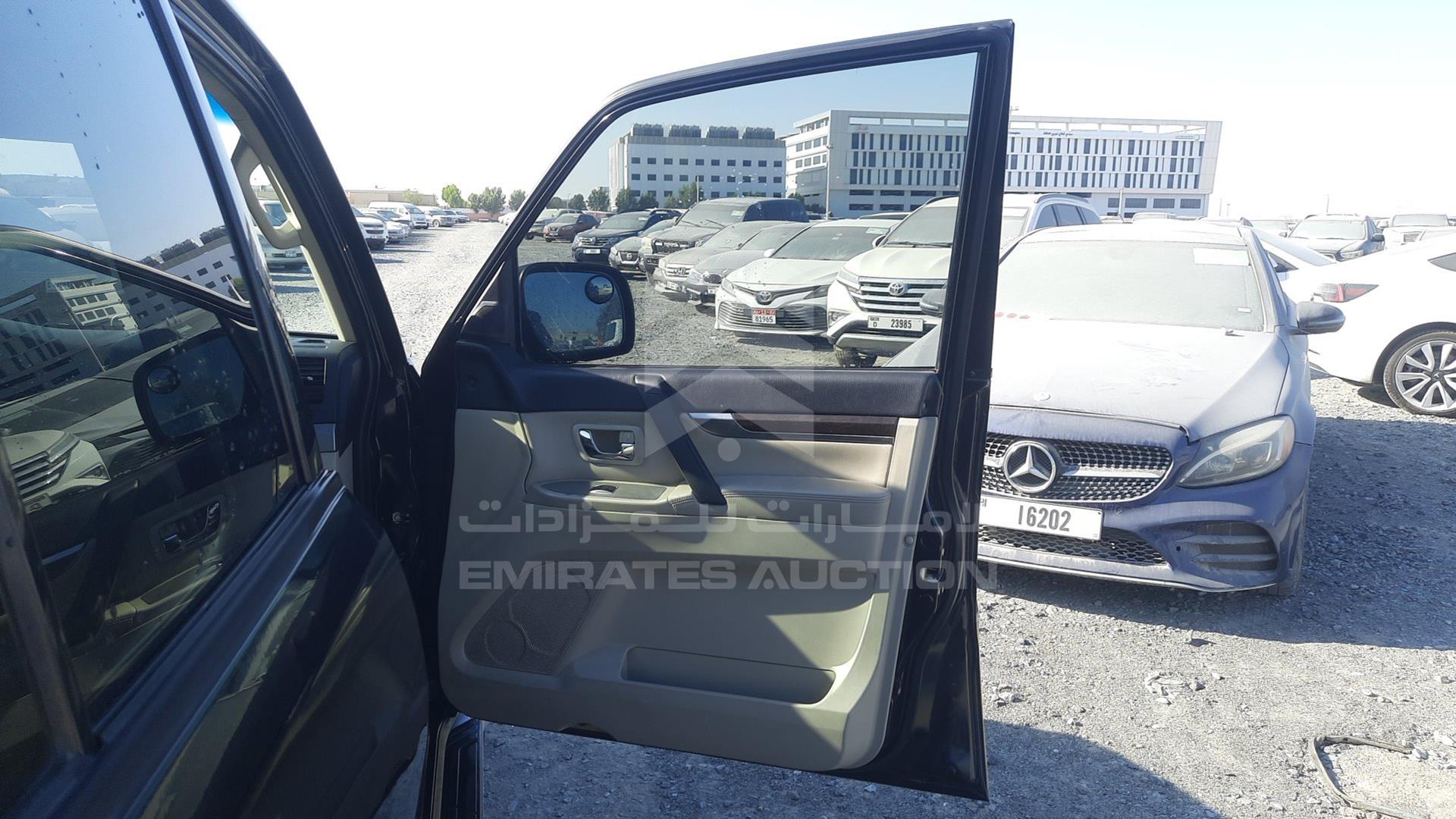 2011 MITSUBISHI PAJERO VIN: JMYLRV95WBJ707286