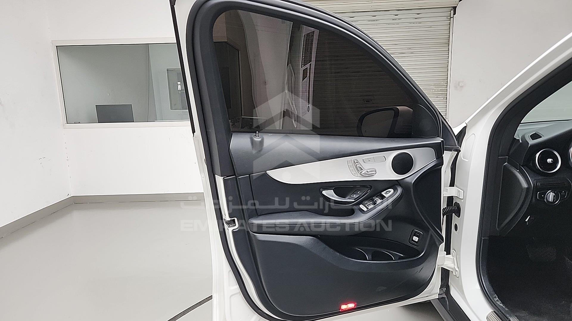2019 MERCEDES GLC 300 VIN: WDC0G4JB9KV182140