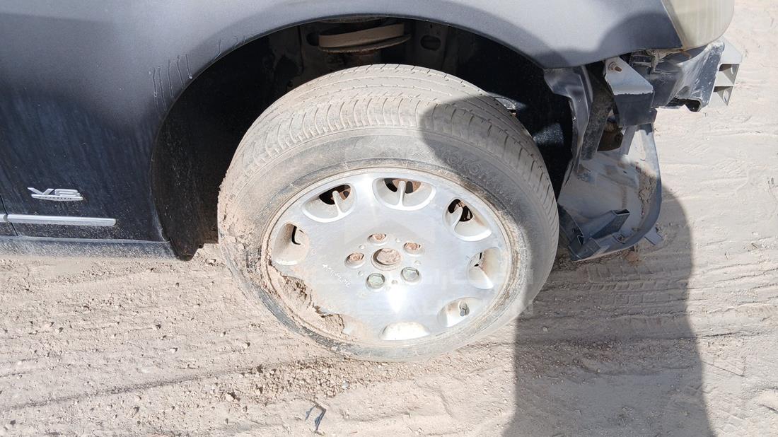2009 Chevrolet Caprice LS — Front Right Tyre — Photo 29