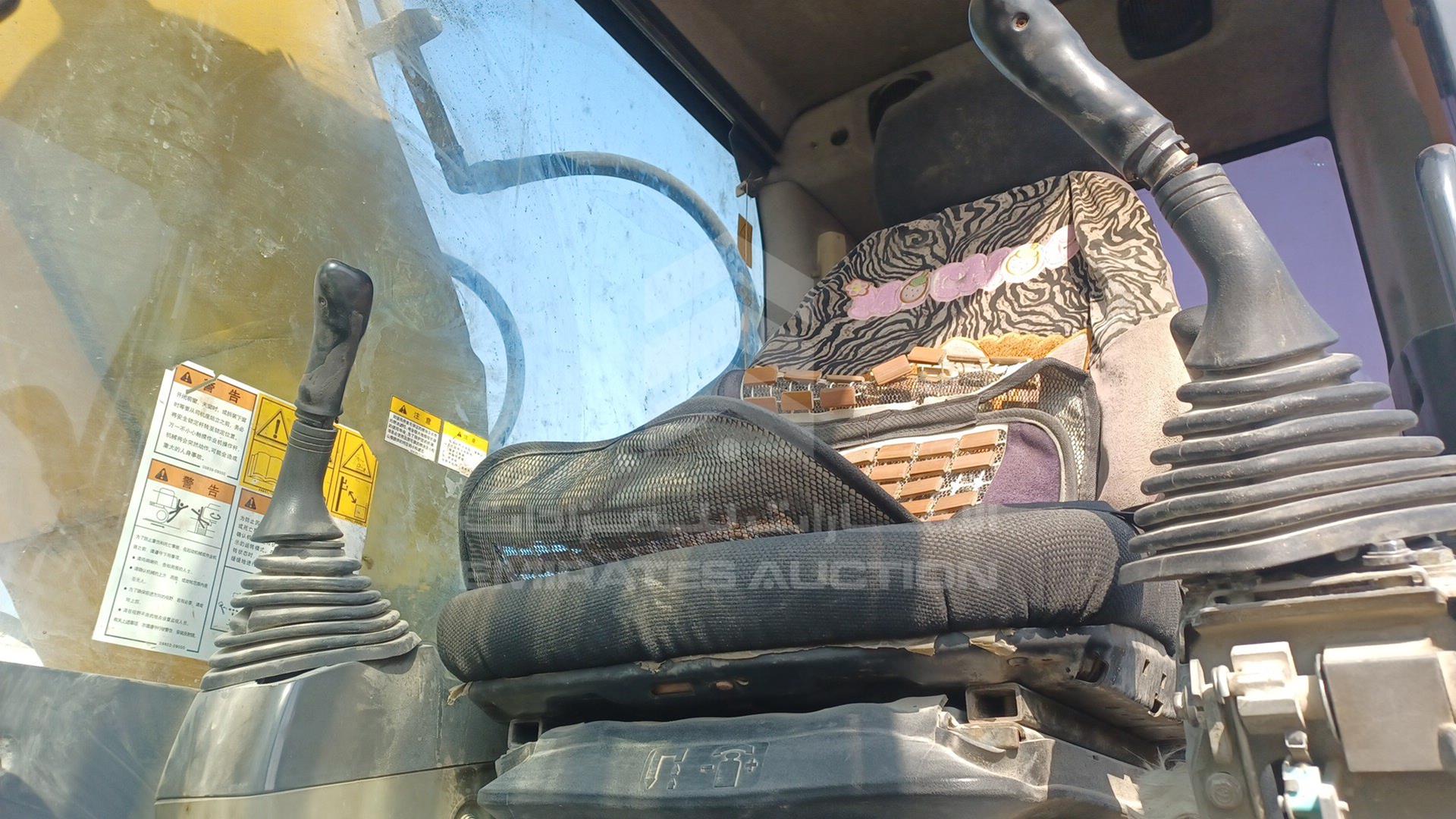 2010 KOMATSU --- VIN: KMTPC181E62BJ4470