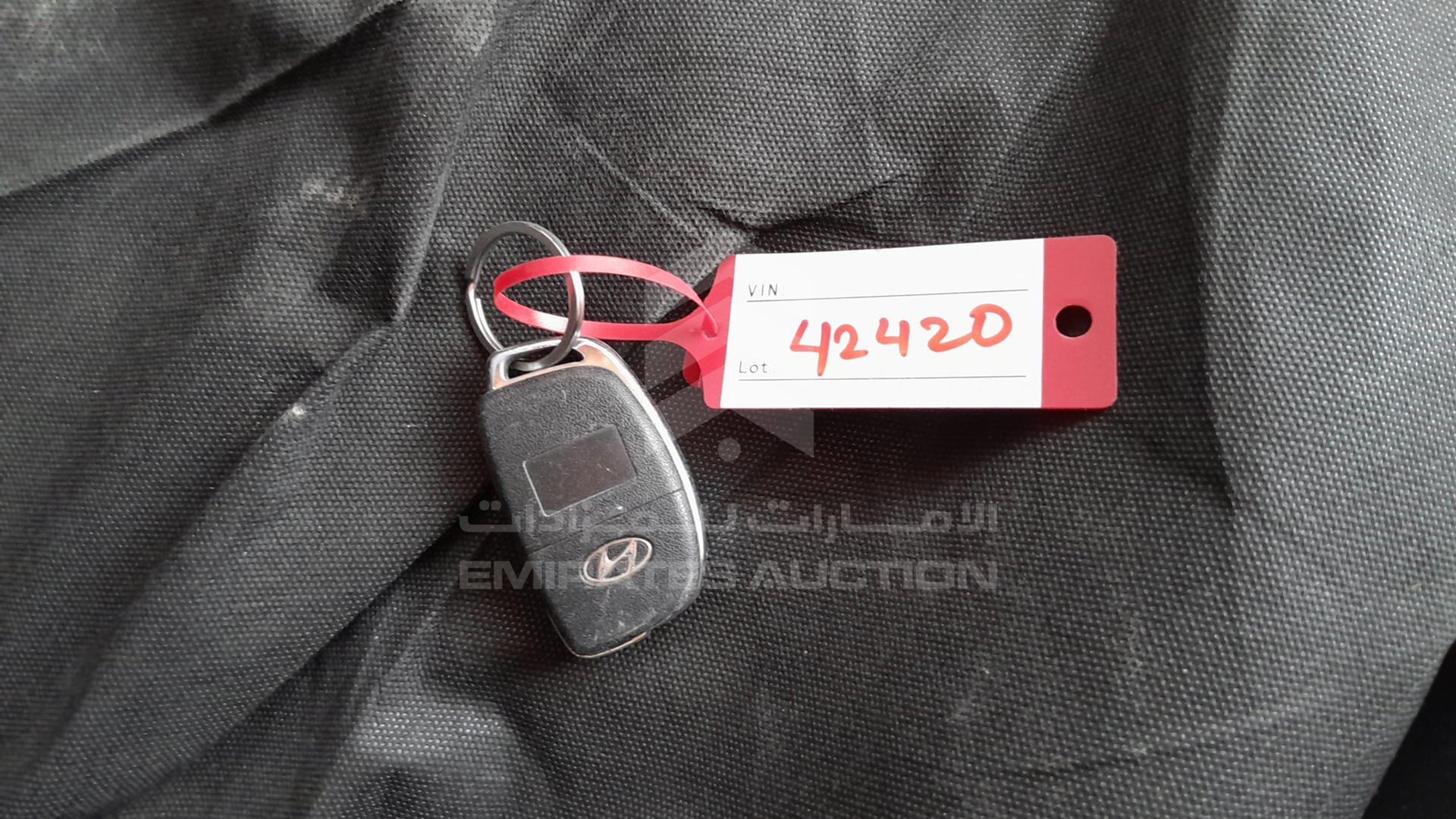 2014 HYUNDAI SANTA FE VIN: KMHSM81E7EU044966