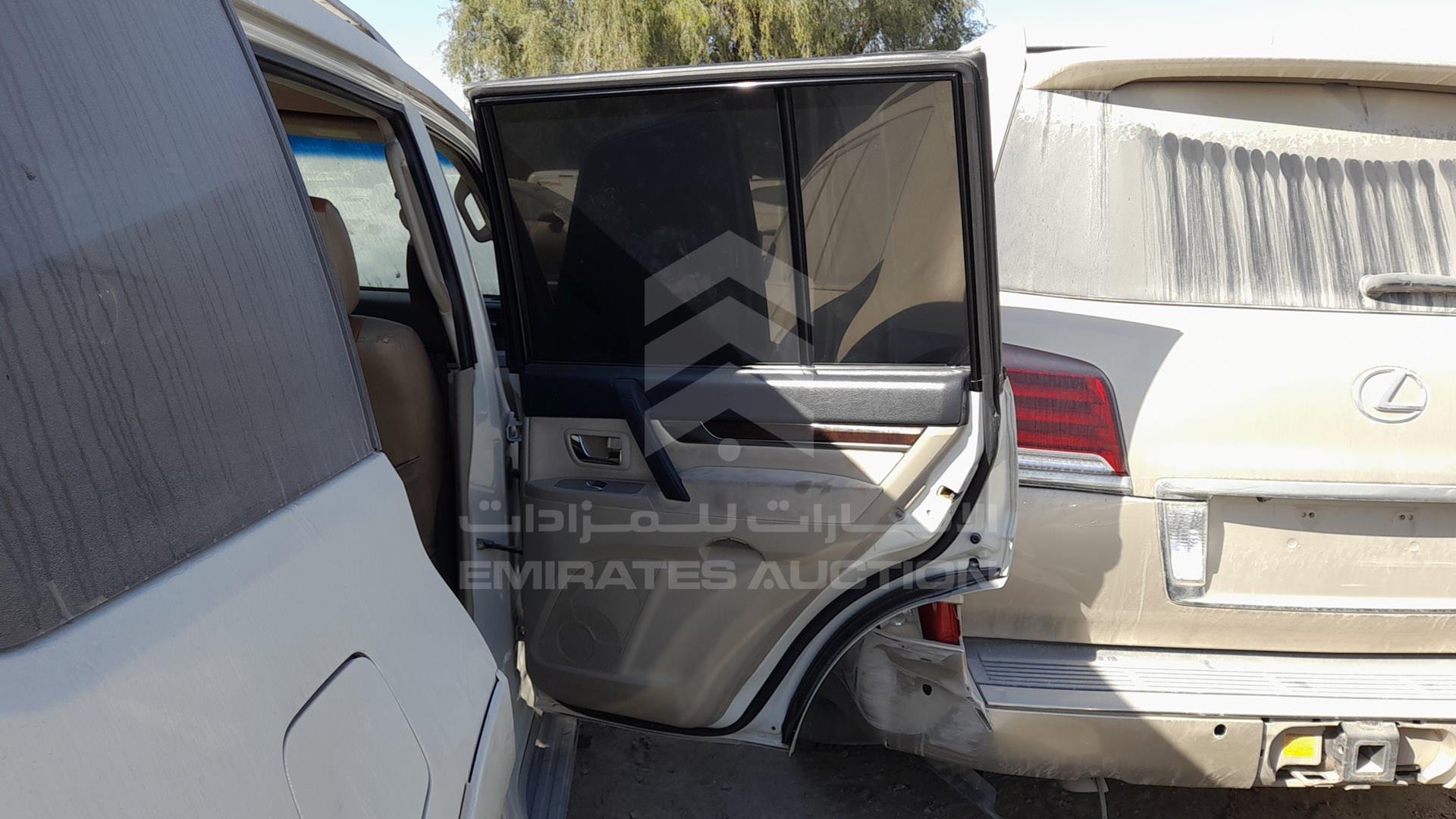 2011 MITSUBISHI PAJERO VIN: JMYLRV95WBJ703096