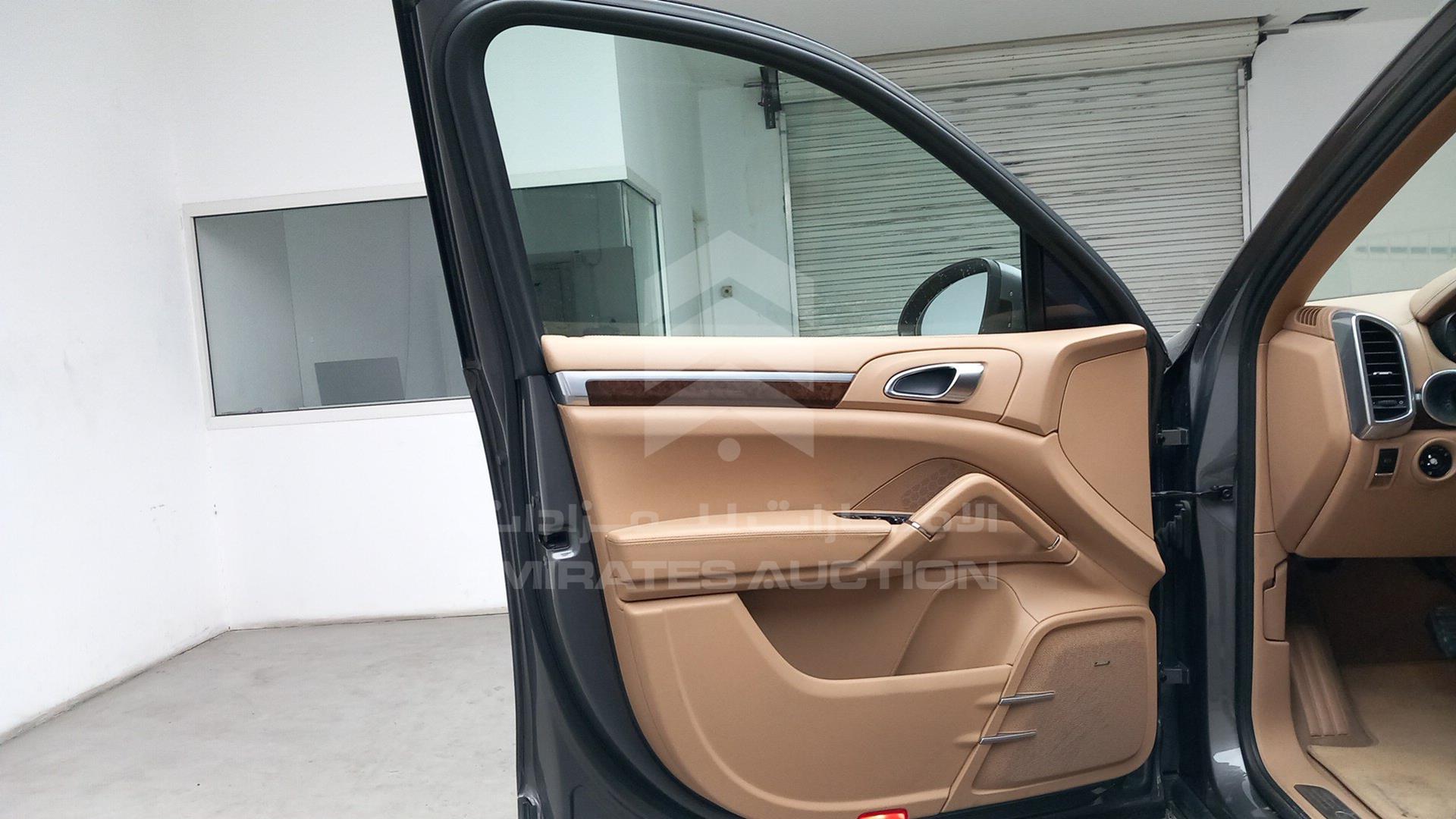2012 PORSCHE CAYENNE S VIN: WP1ZZZ92ZCLA50158