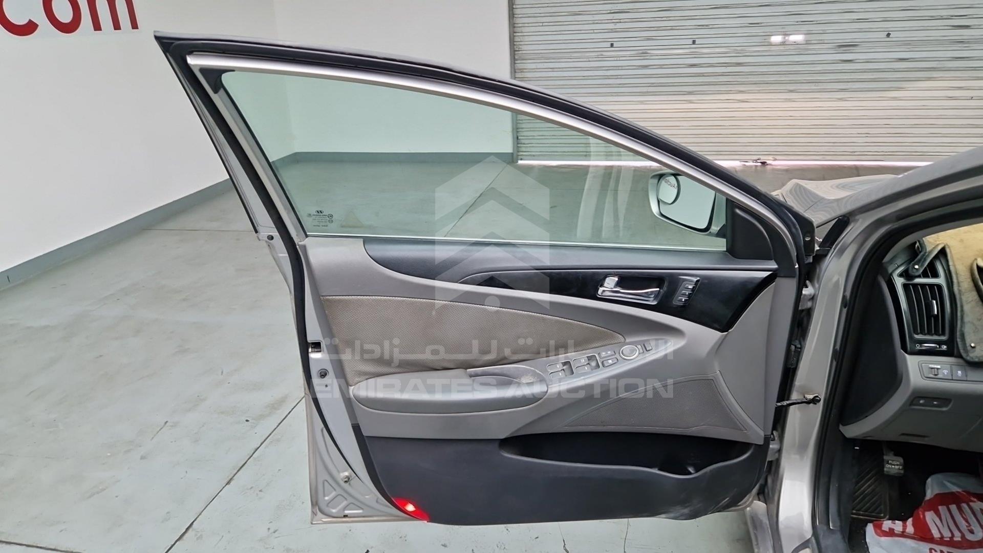 2012 HYUNDAI SONATA VIN: KMHEC41C2CA388372