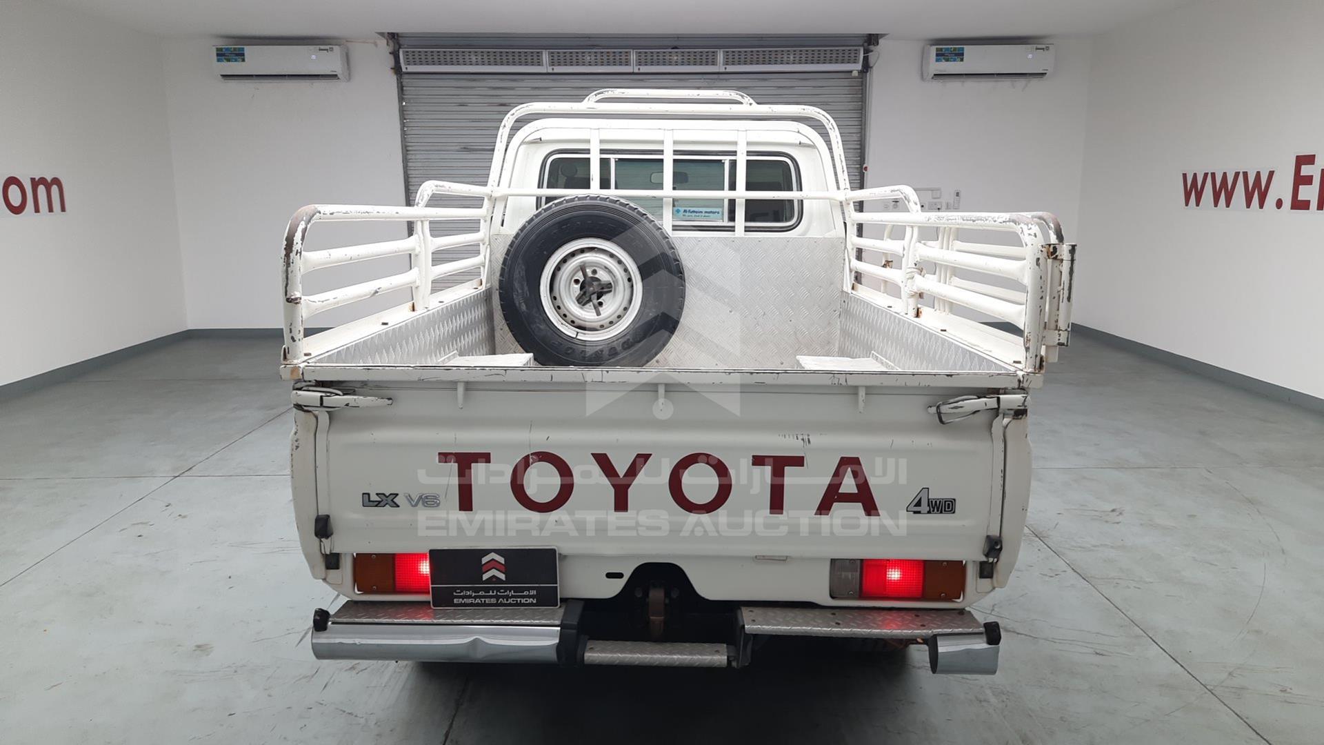 2013 TOYOTA LAND CRUISER VIN: JTFLU73J9D4538474