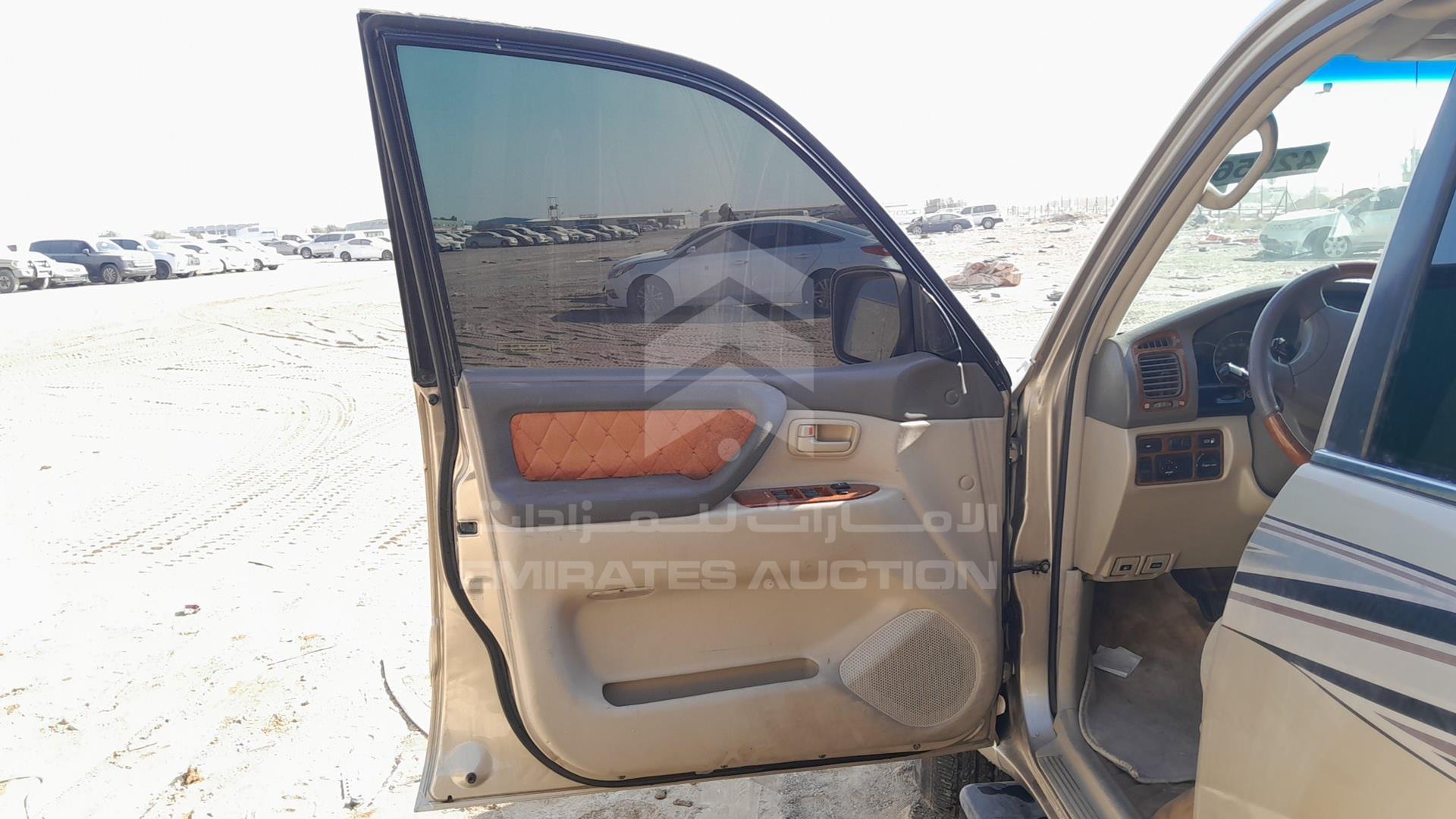 2005 TOYOTA LAND CRUISER VIN: JTEHT05J052076708
