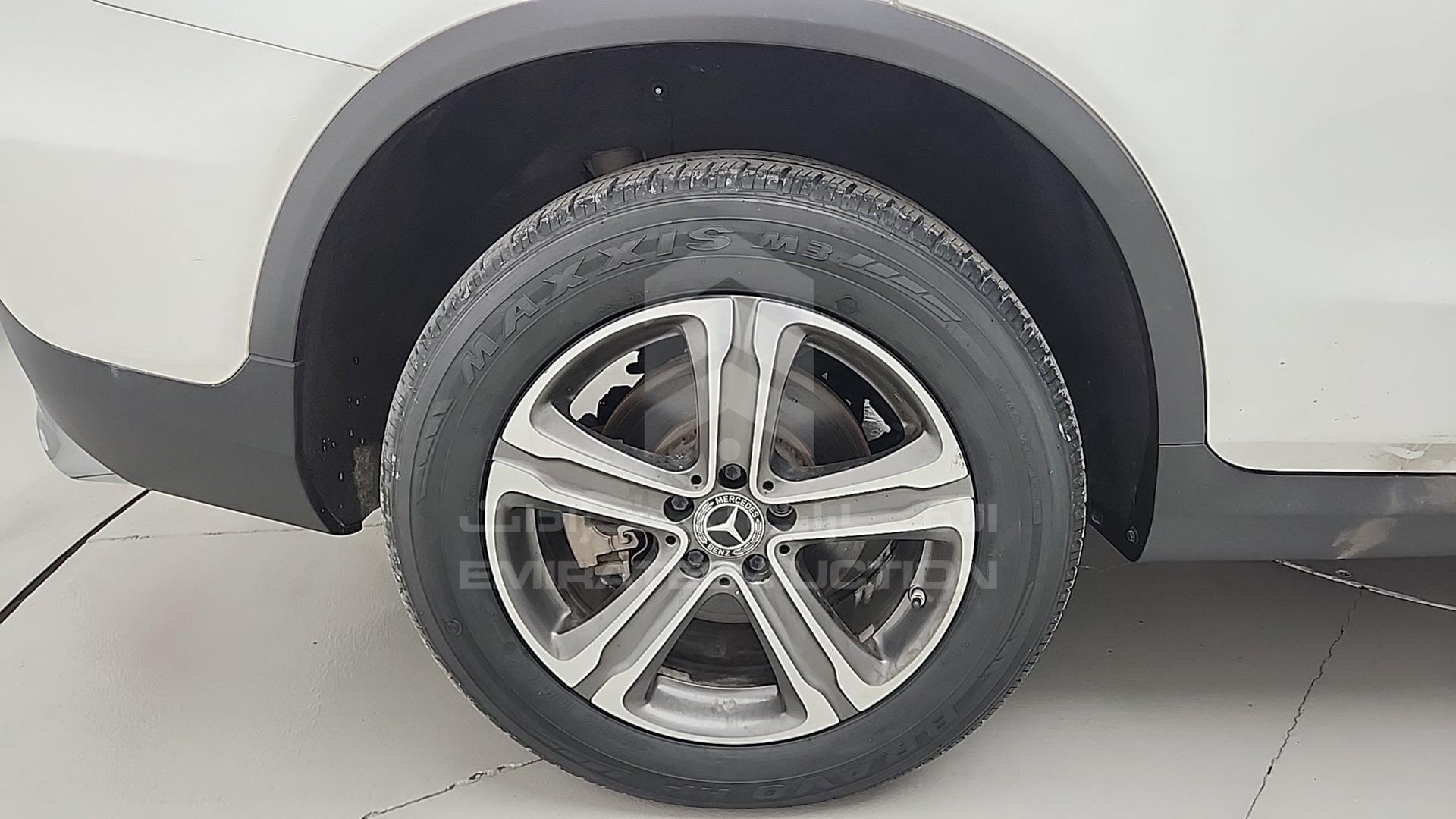 2017 MERCEDES GLC 300 VIN: WDC0G4JB8HF123616