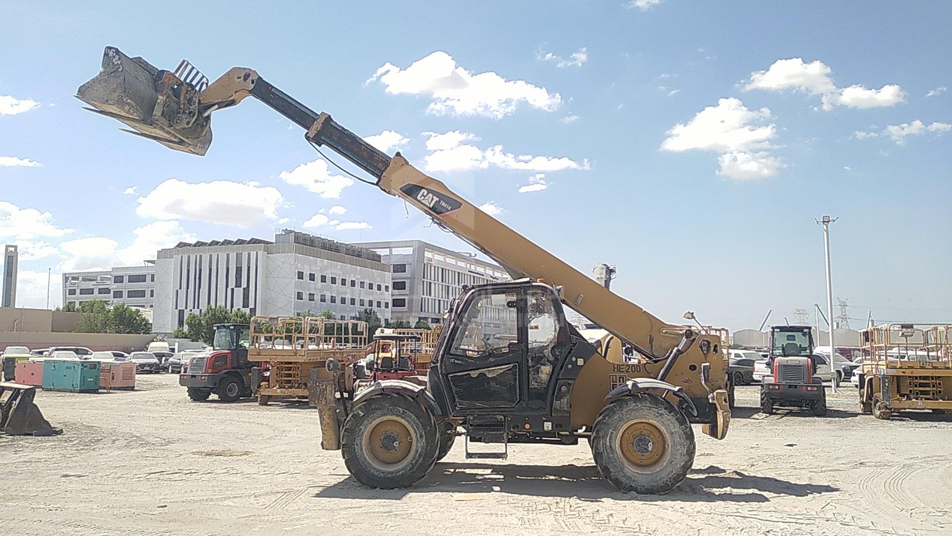 2014 CATERPILLAR TH414 VIN: YC5000000TBZ00900