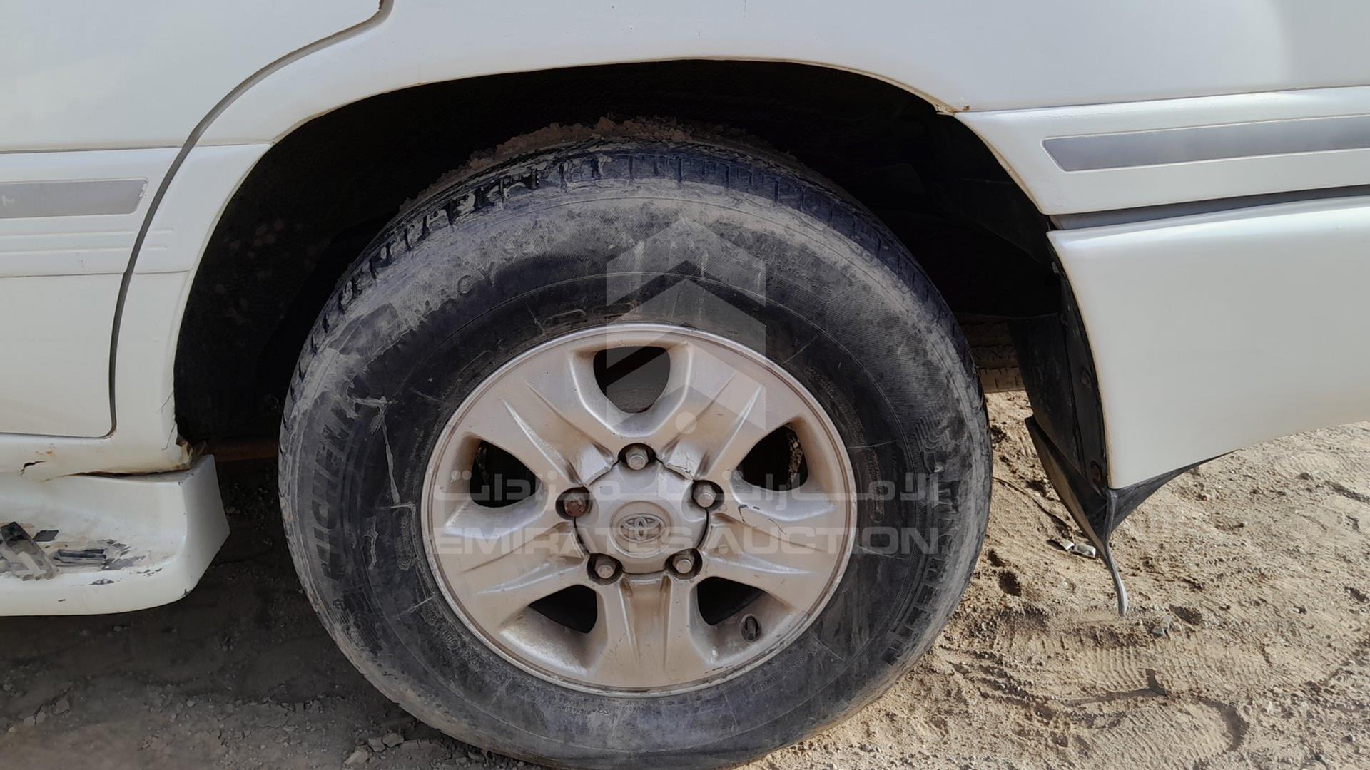 2006 TOYOTA LAND CRUISER VIN: JTEHJ09JX65132086