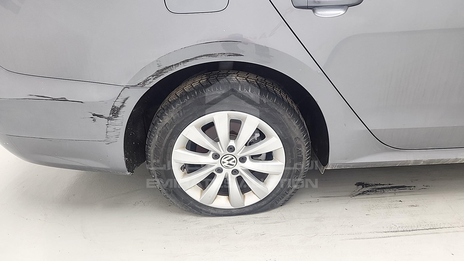 2015 VOLKSWAGEN PASSAT VIN: WVWBR7A3XFC061072