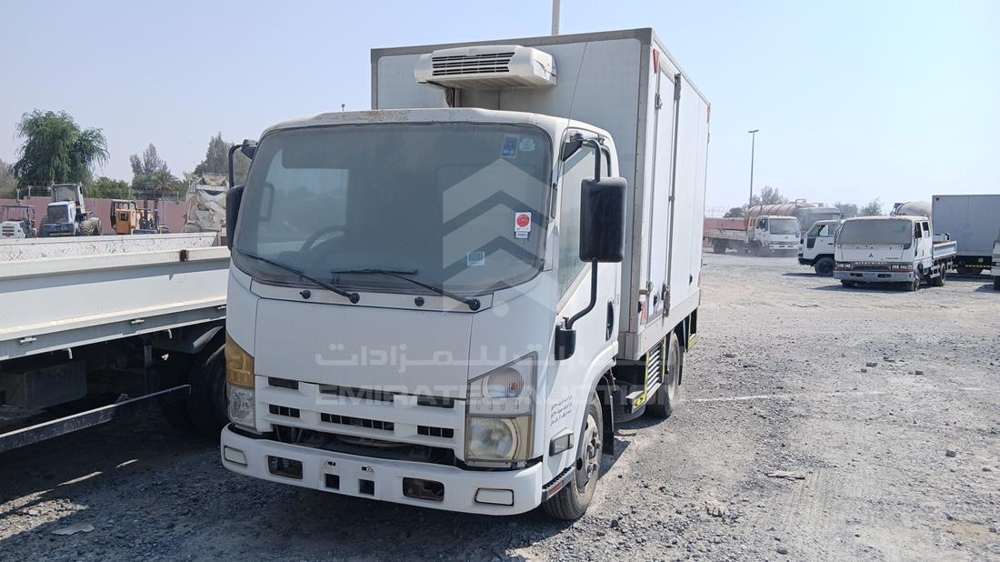 2014 Isuzu NMR — Front Left Angle — Photo 5