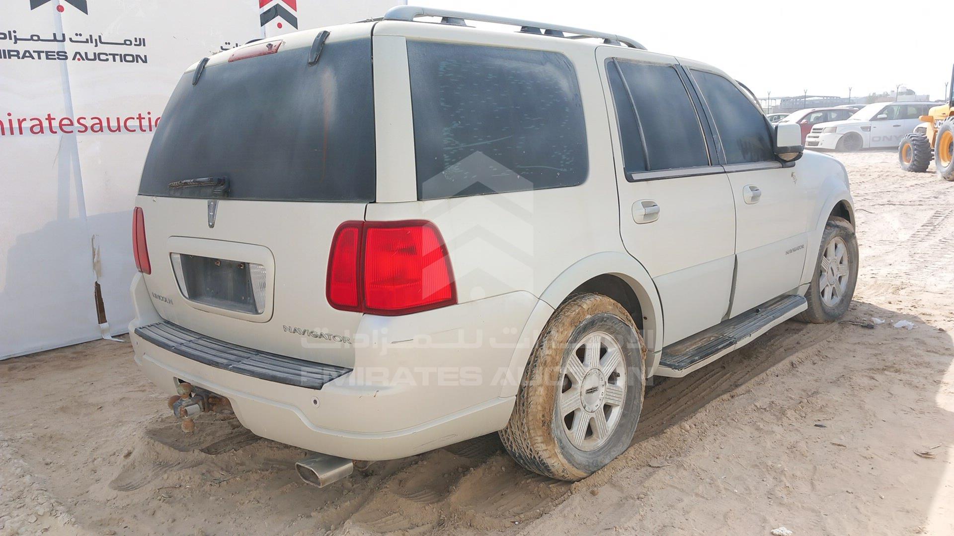 2005 LINCOLN NAVIGATOR VIN: 5LMFU285X5LJ21885