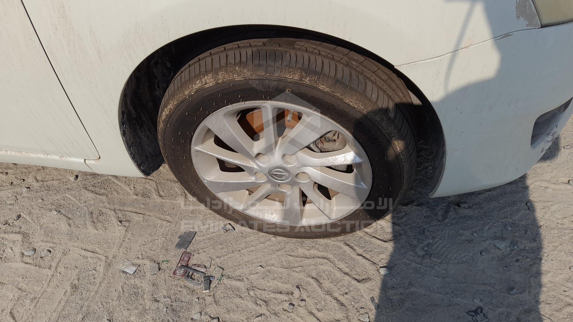 2015 NISSAN TIIDA VIN: MNTBC2C92F6008234