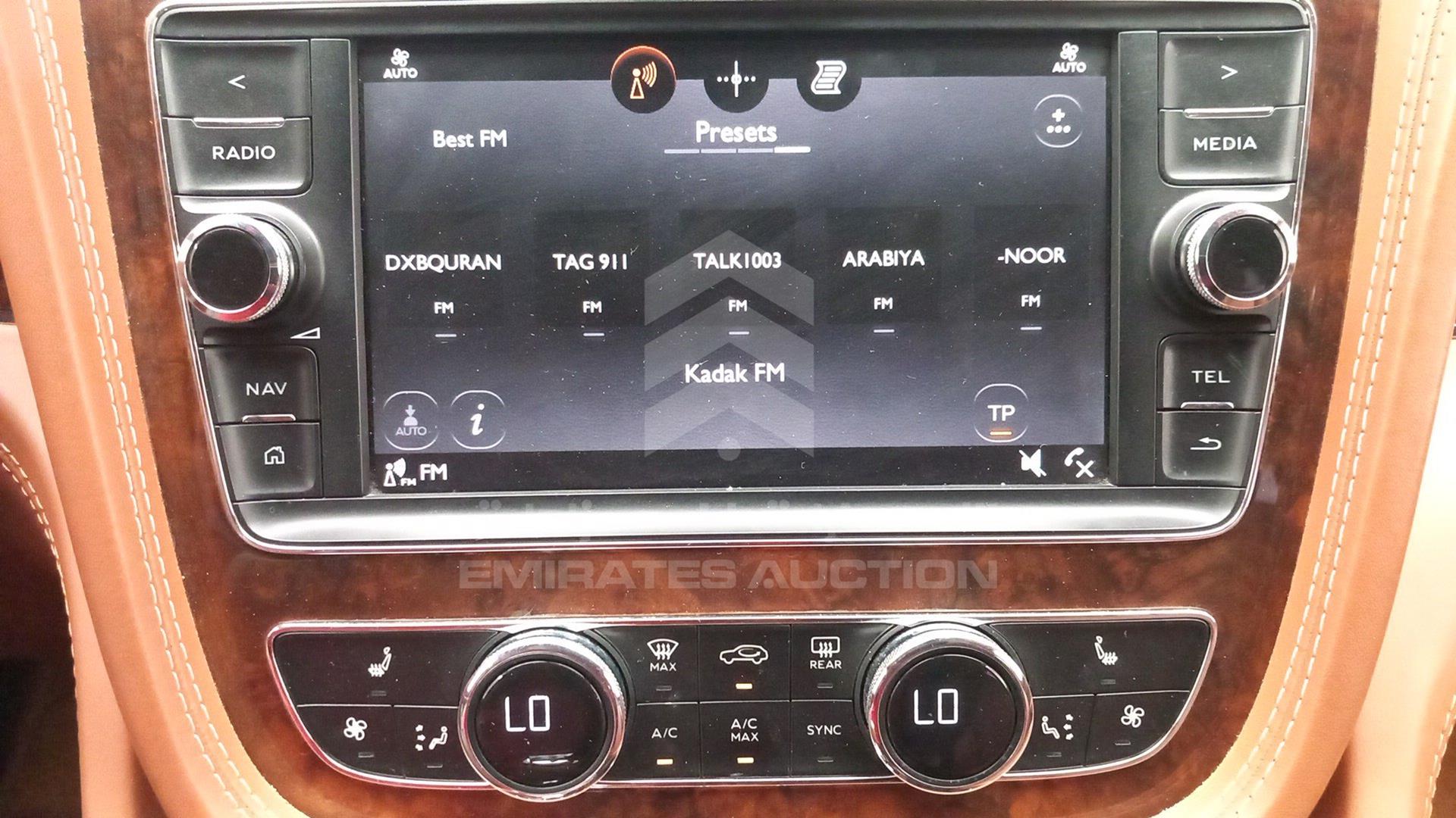2017 BENTLEY BENTAYGA VIN: SJAAB1ZV5HC016676