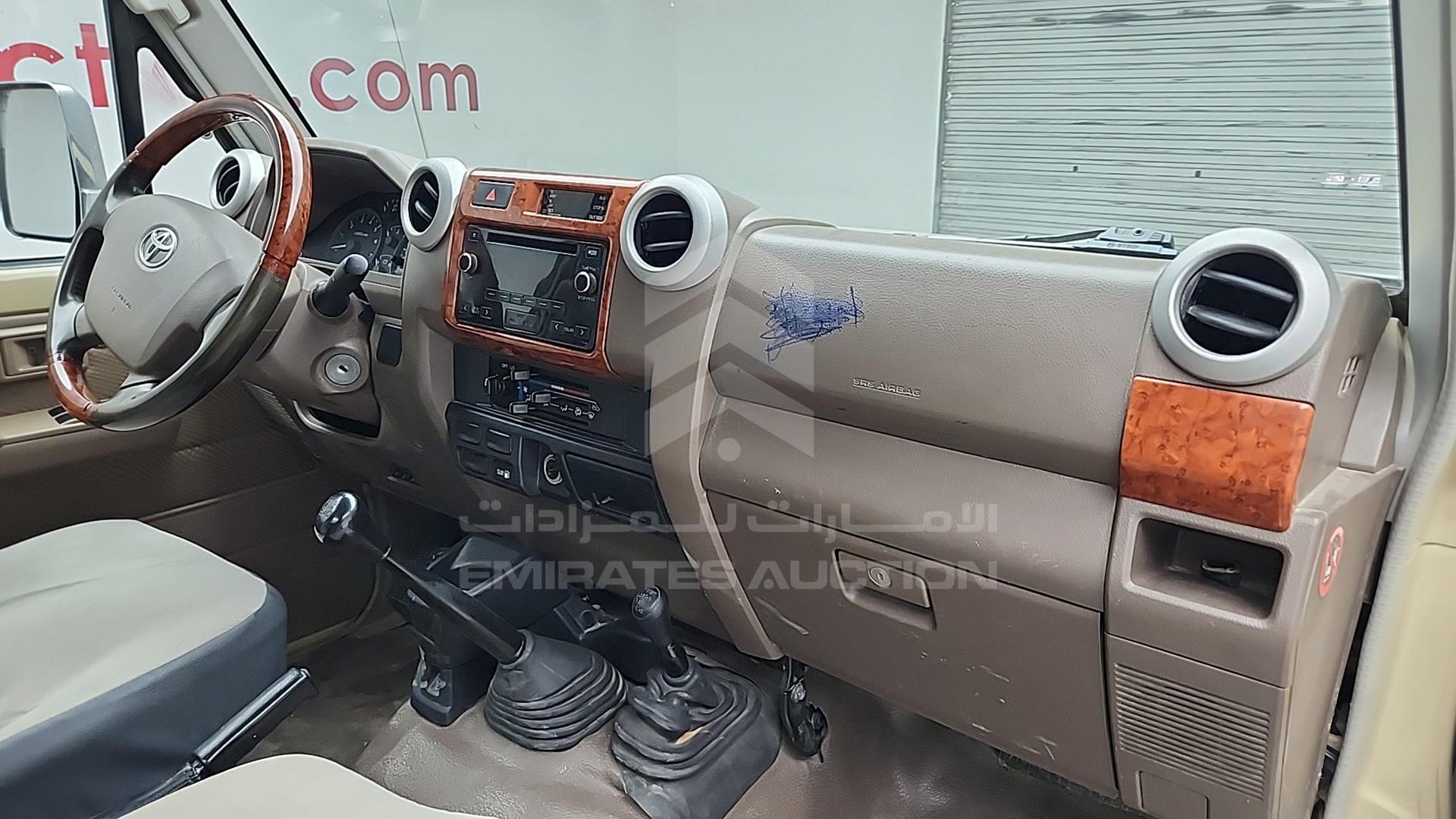 2015 TOYOTA LAND CRUISER VIN: JTFLU73J0F7004670