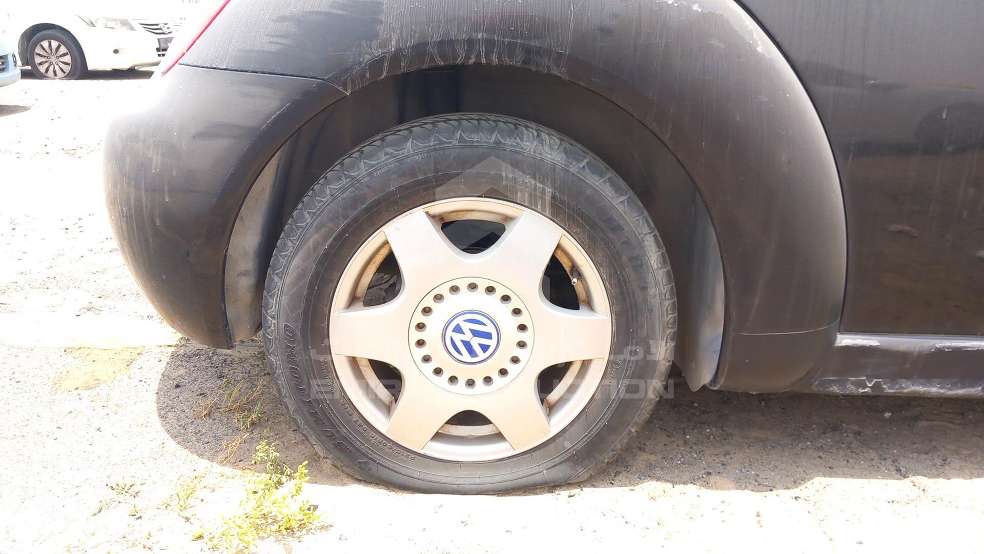 2002 VOLKSWAGEN BEETLE VIN: WVWZZZ9CZ2M627869