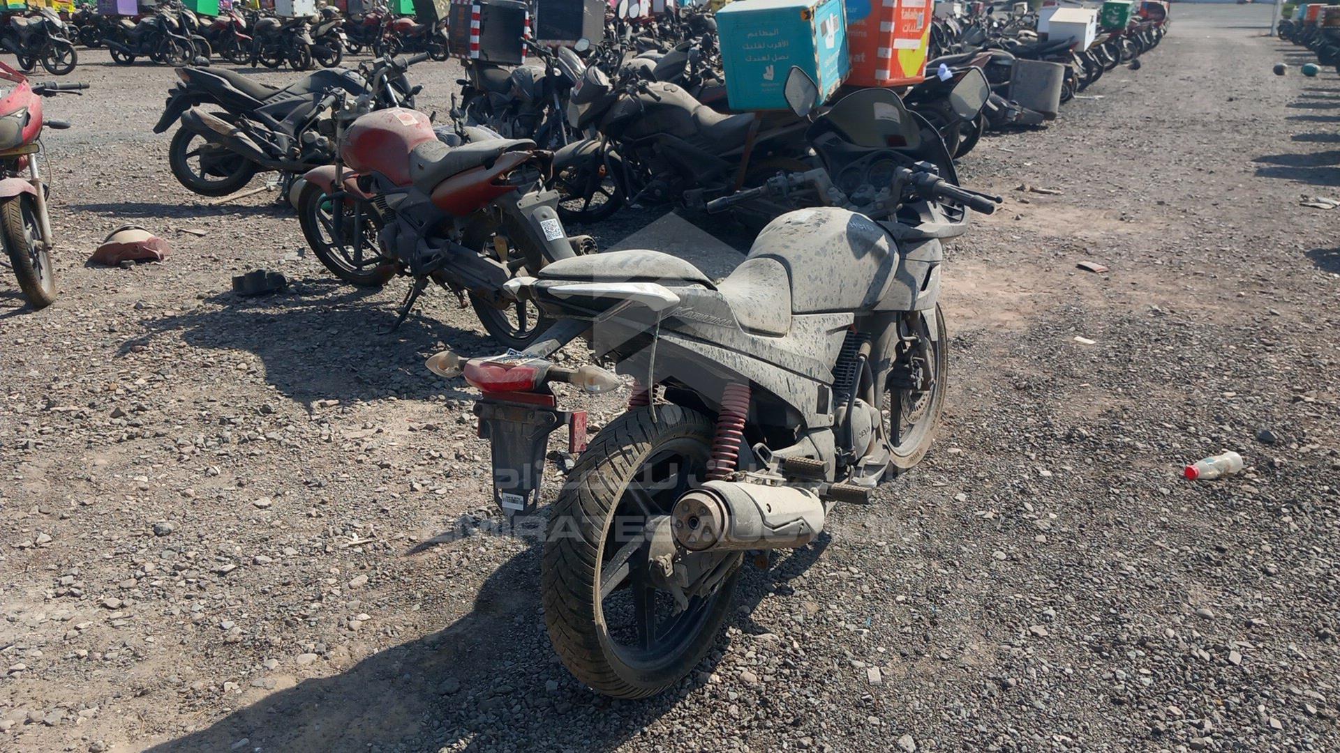 2017 HERO KARIZMA VIN: MBLMCS409HGY00006