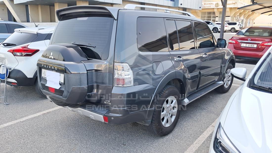 2017 Mitsubishi Pajero — Rear Right Angle — Photo 7